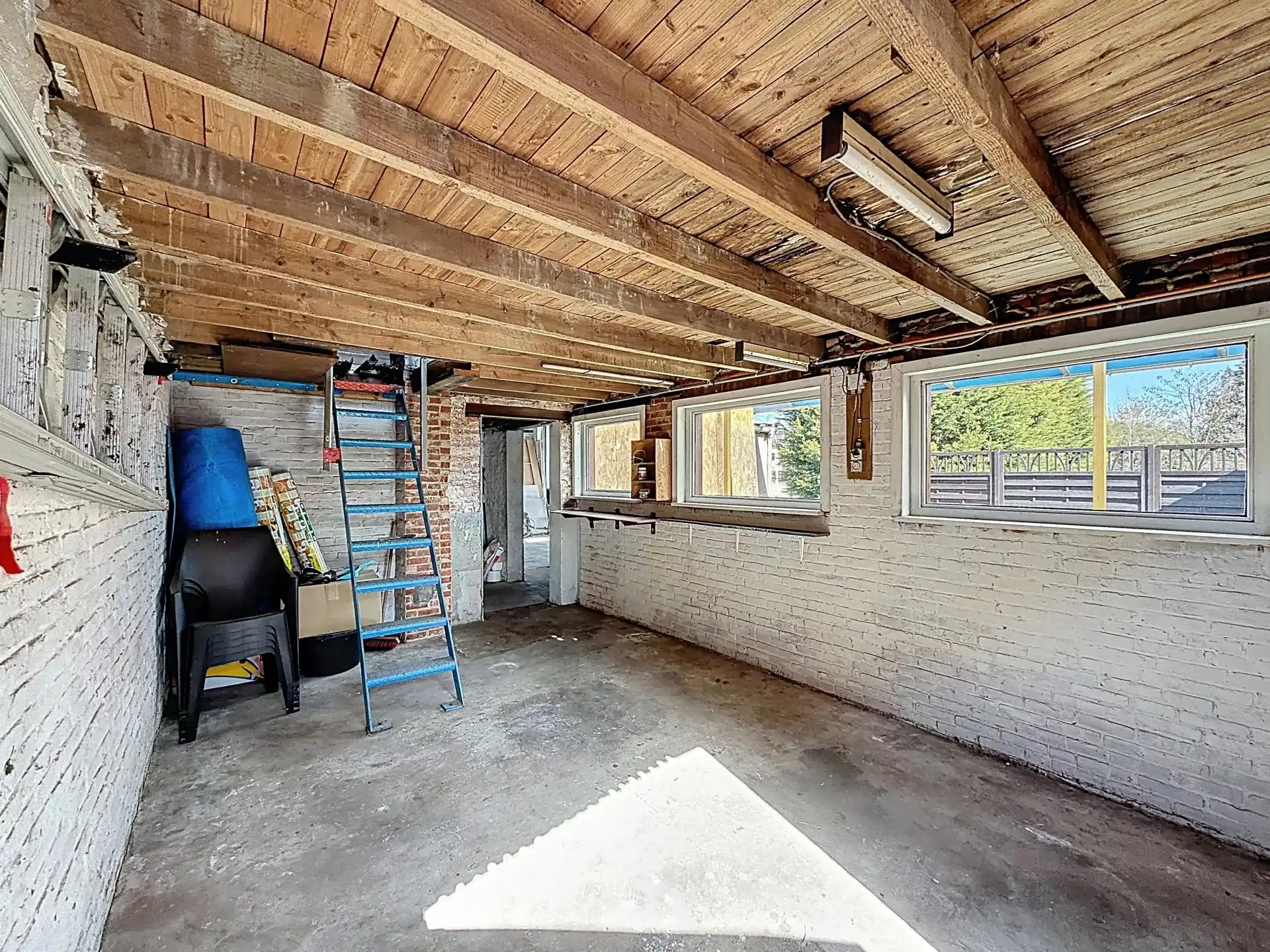 Zeer ruime en verzorgde woning met 5 slaapkamers en 2 badkamers op een groot perceel foto 39