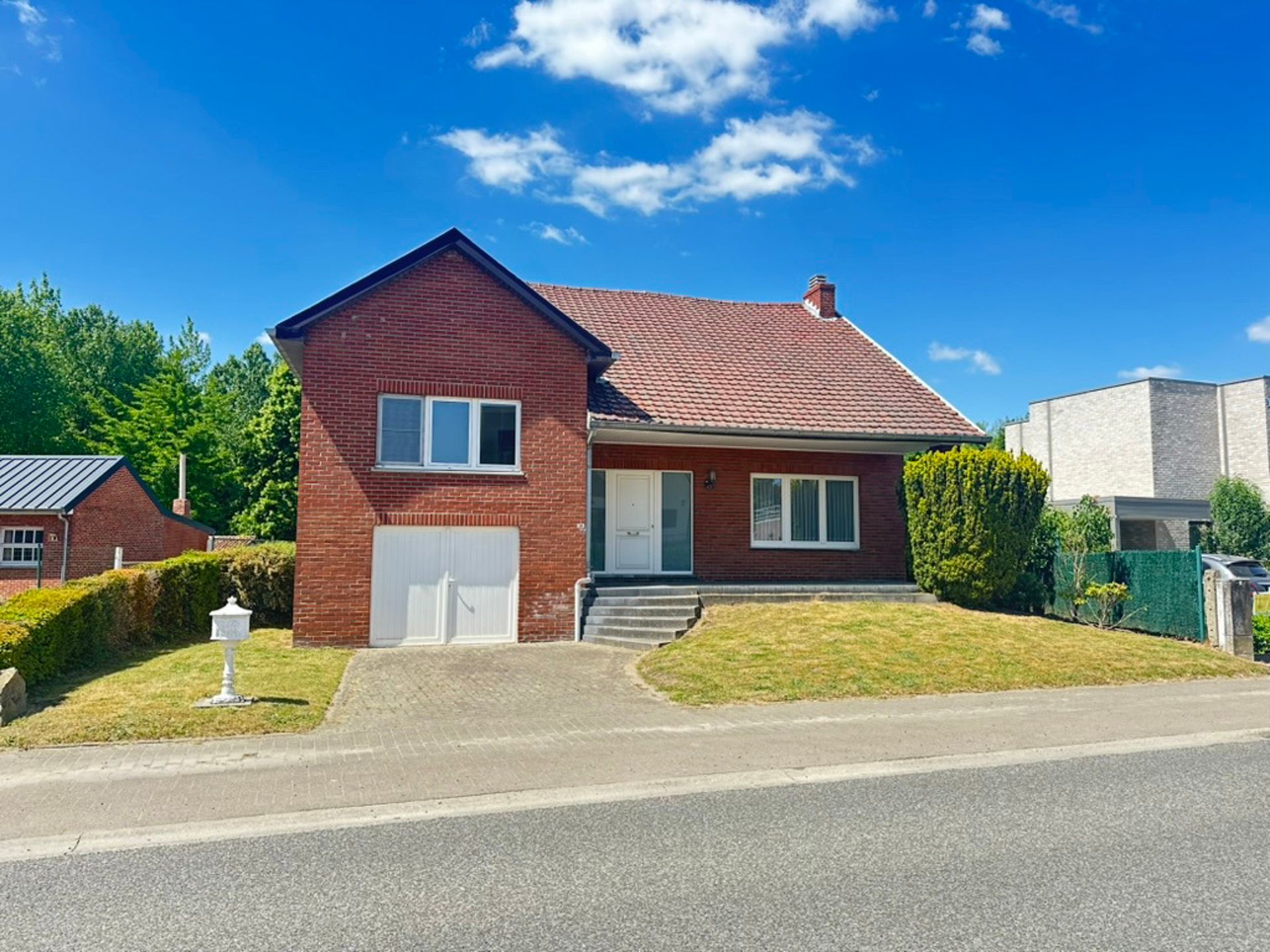 Bungalow te huur foto {{pictureIndex}}