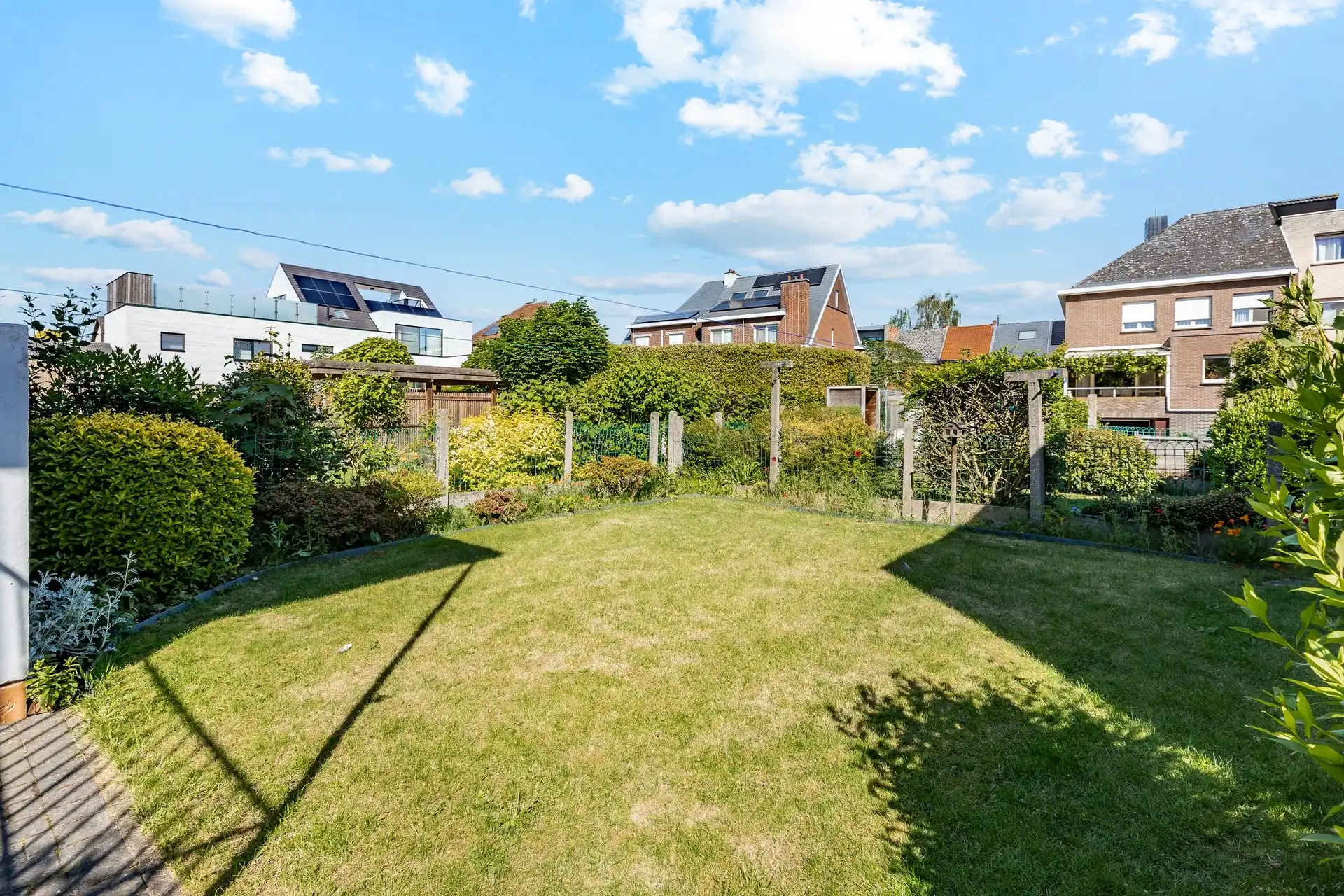 Ruime, solide te renoveren woning met 4 tot 5 slaapkamers en tuin foto 26