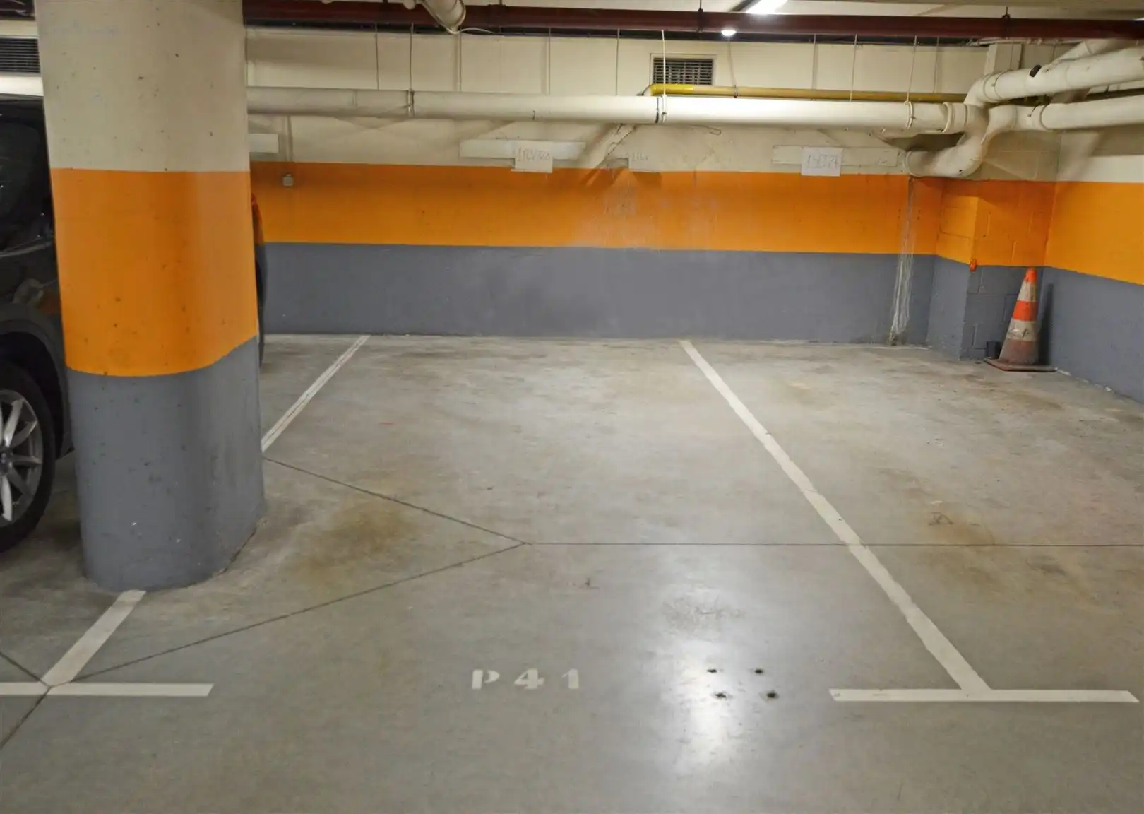 Ondergrondse autostaanplaats in 'residentie Royale' foto {{pictureIndex}}