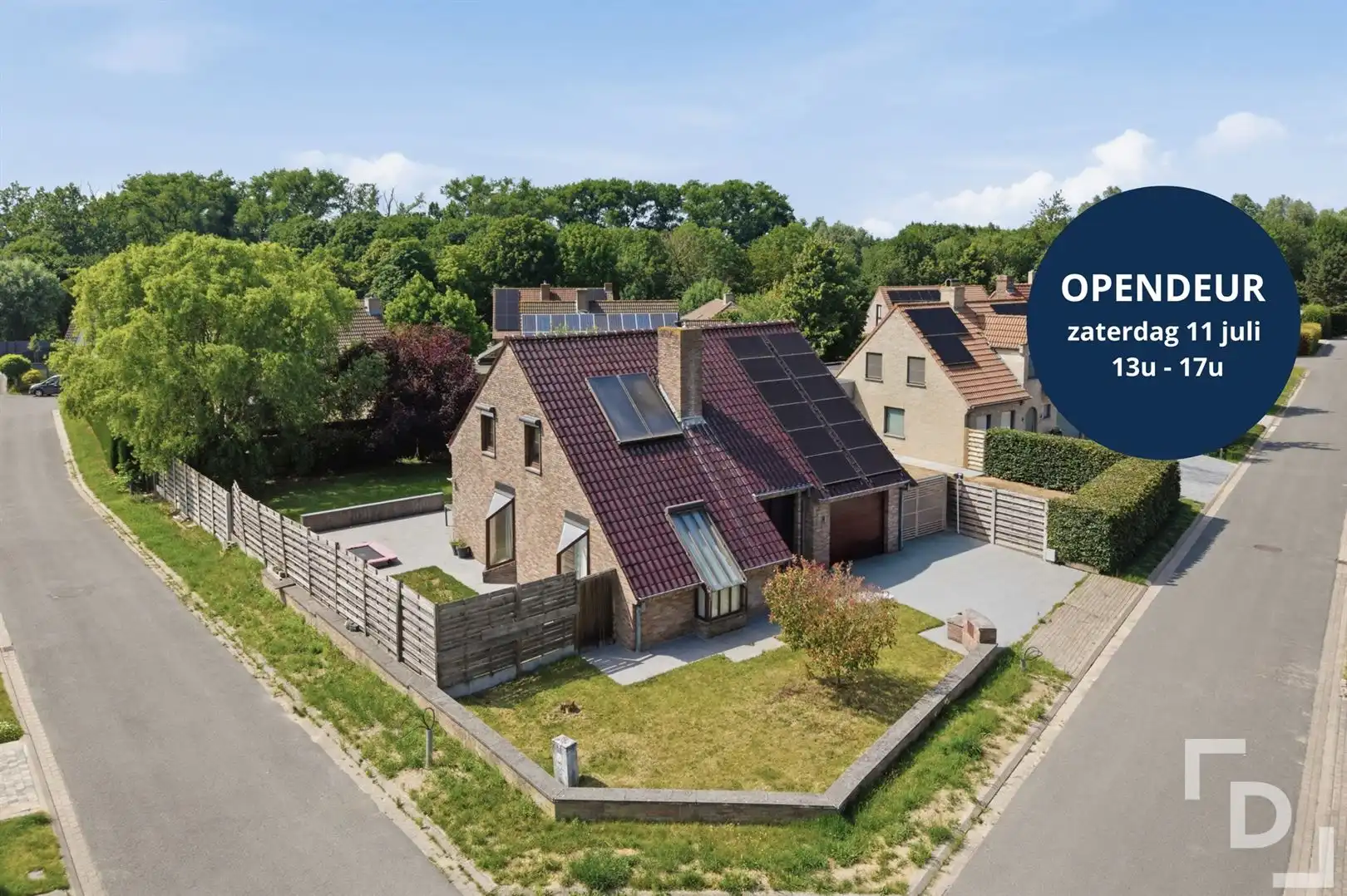 Ruime villa in residentiële woonwijk in Poperinge. foto {{pictureIndex}}