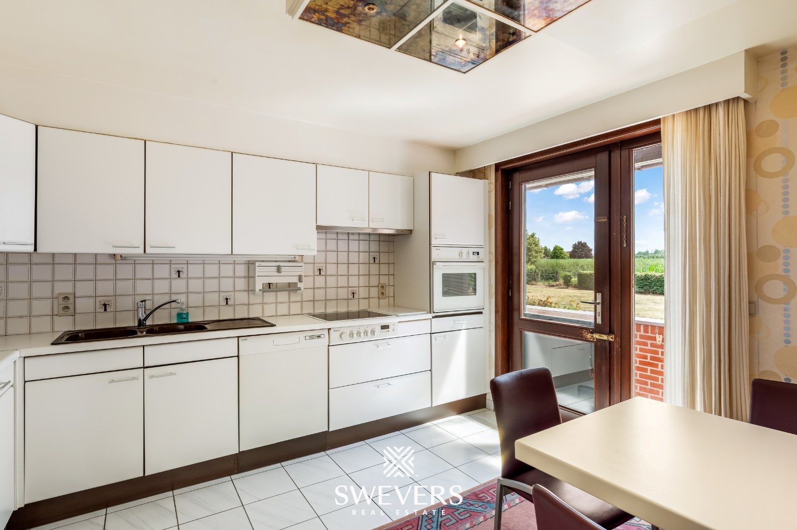 Moderne villa met magazijn op 18a 69ca foto 9