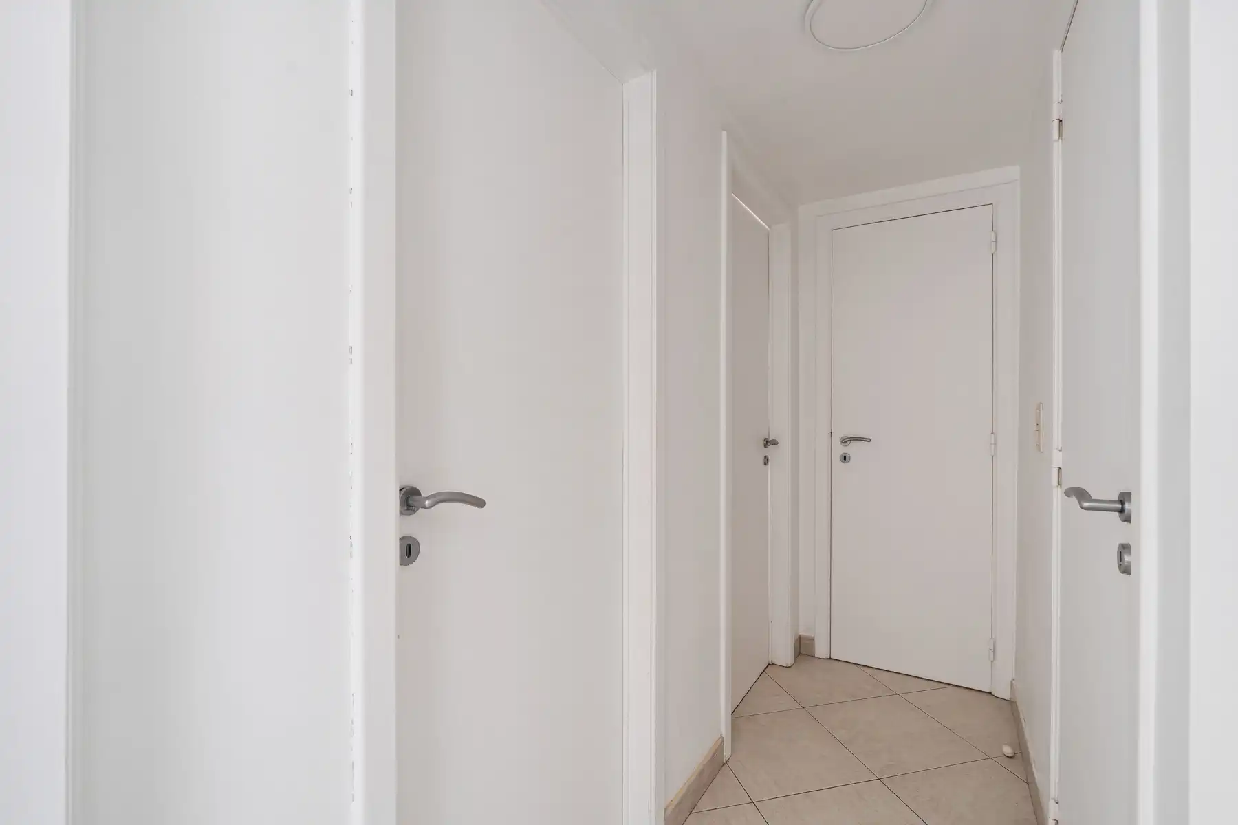 Sky-high Living in Anderlecht: Modern 2-Slpk Appartement met Fenomenaal Uitzicht foto 15