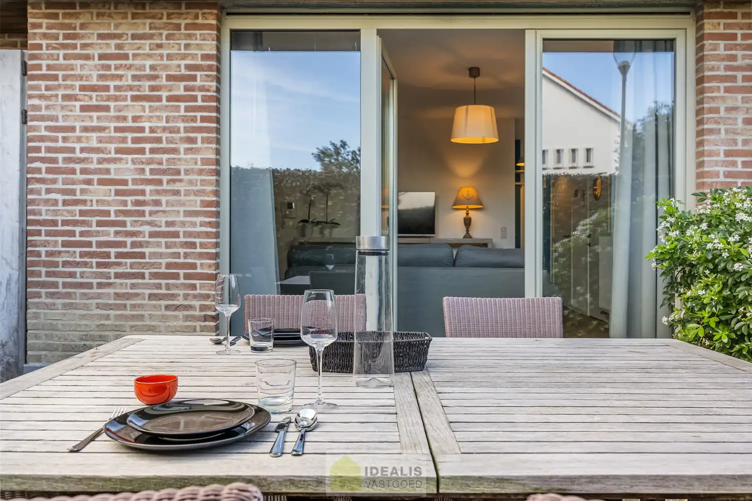 IDEALIS VASTGOED - HEERLIJK GELIJKVLOERS VAKANTIE-APPARTEMENT TE ZEEBRUGGE-BAD OP WANDELAFSTAND VAN HET STRAND EN DE DUINEN! EEN FIJNE PLEK BESTAANDE UIT EEN LICHTRIJKE LEEFRUIMTE MET OPEN KEUKEN EN BERGING, 1 RUIME SLAAPKAMER, 1 INPANDIGE KINDERKAMER, EEN EXTRA RUIM TERRAS EN EEN GOED TOEGANKELIJKE ONDERGRONDSE PARKEERPLAATS (AUTOLIFT) EN KELDERBERGING! foto 30