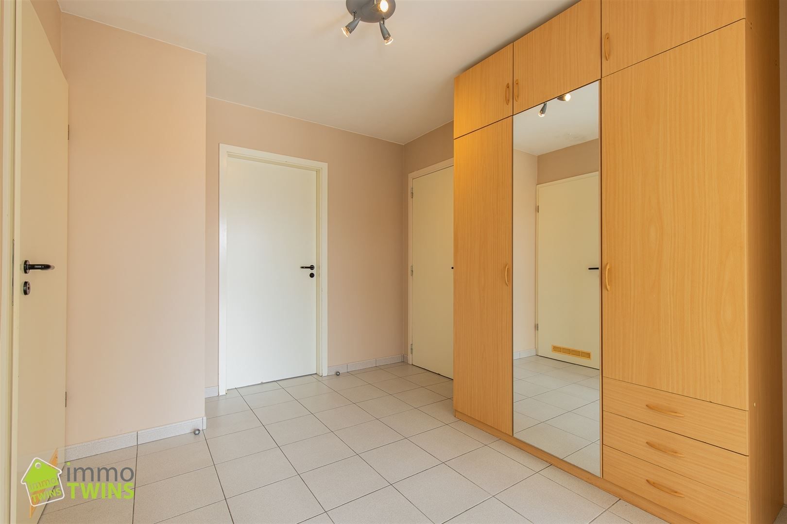 Instapklaar appartement met groot zonneterras en garage foto 13