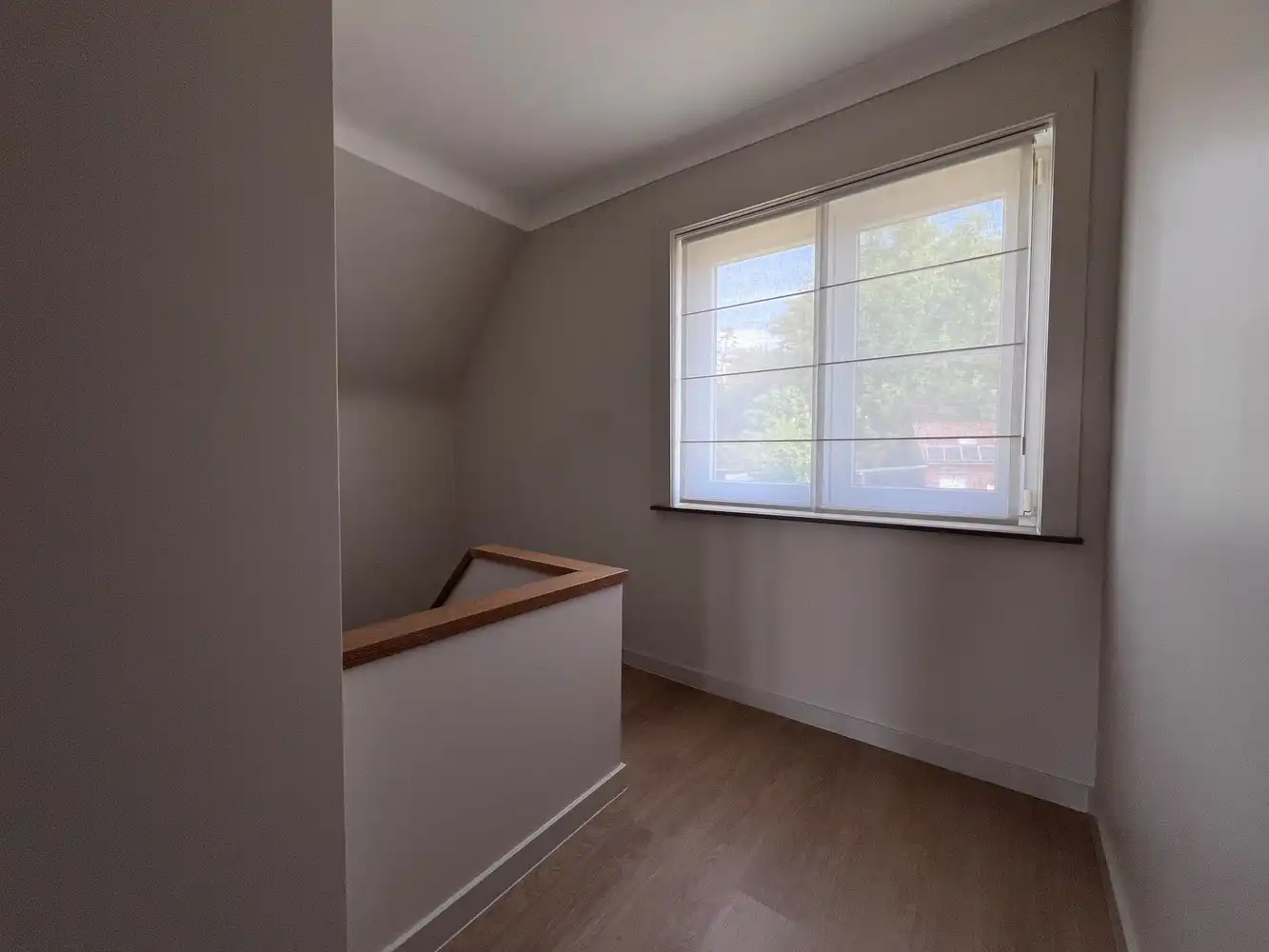 Instapklare woning met 4 slaapkamers, loods en dubbele garage foto 9
