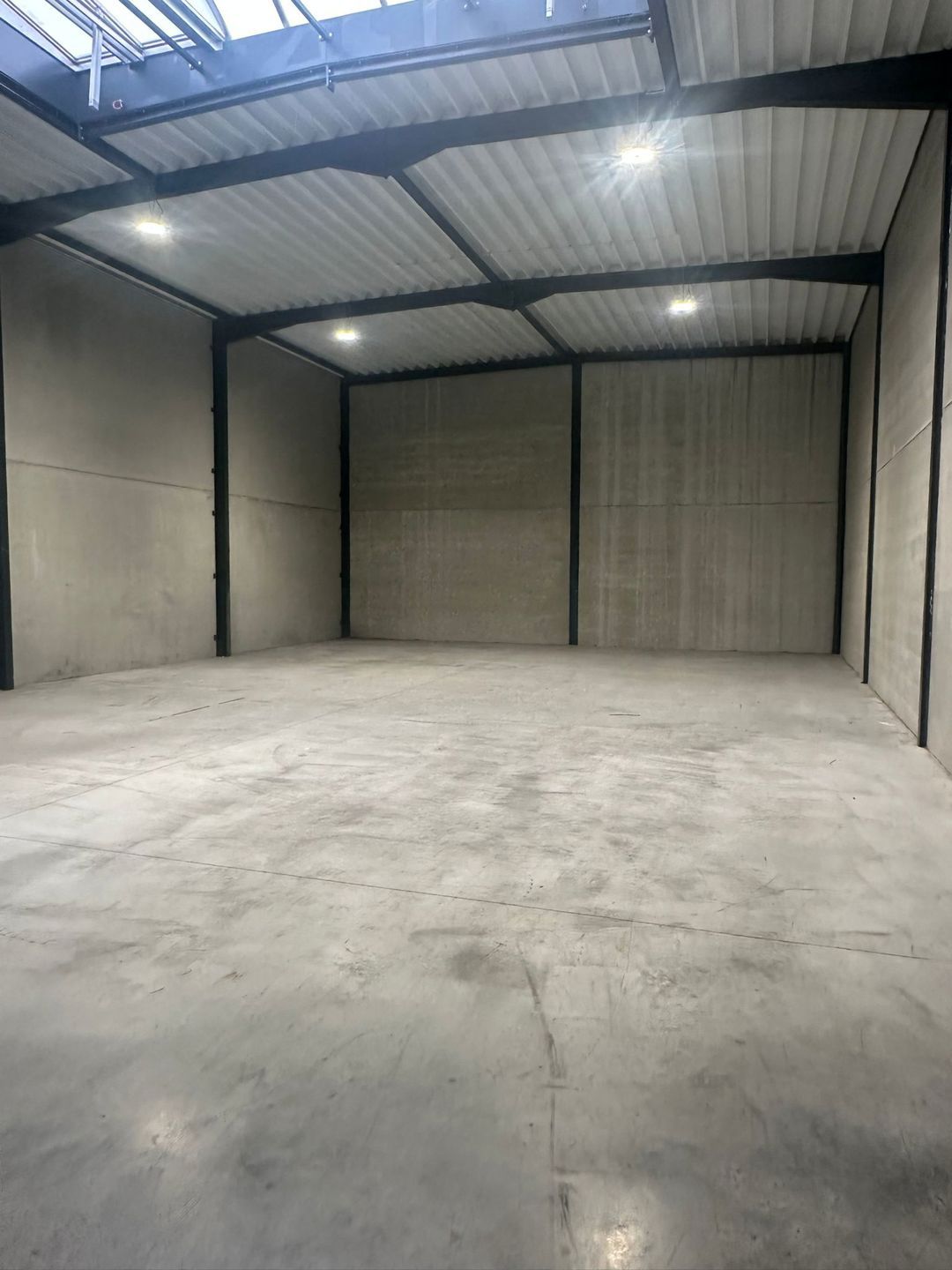 Te Huur Moderne KMO-unit van 255 m² te Stabroek – vlakbij A12 foto 2