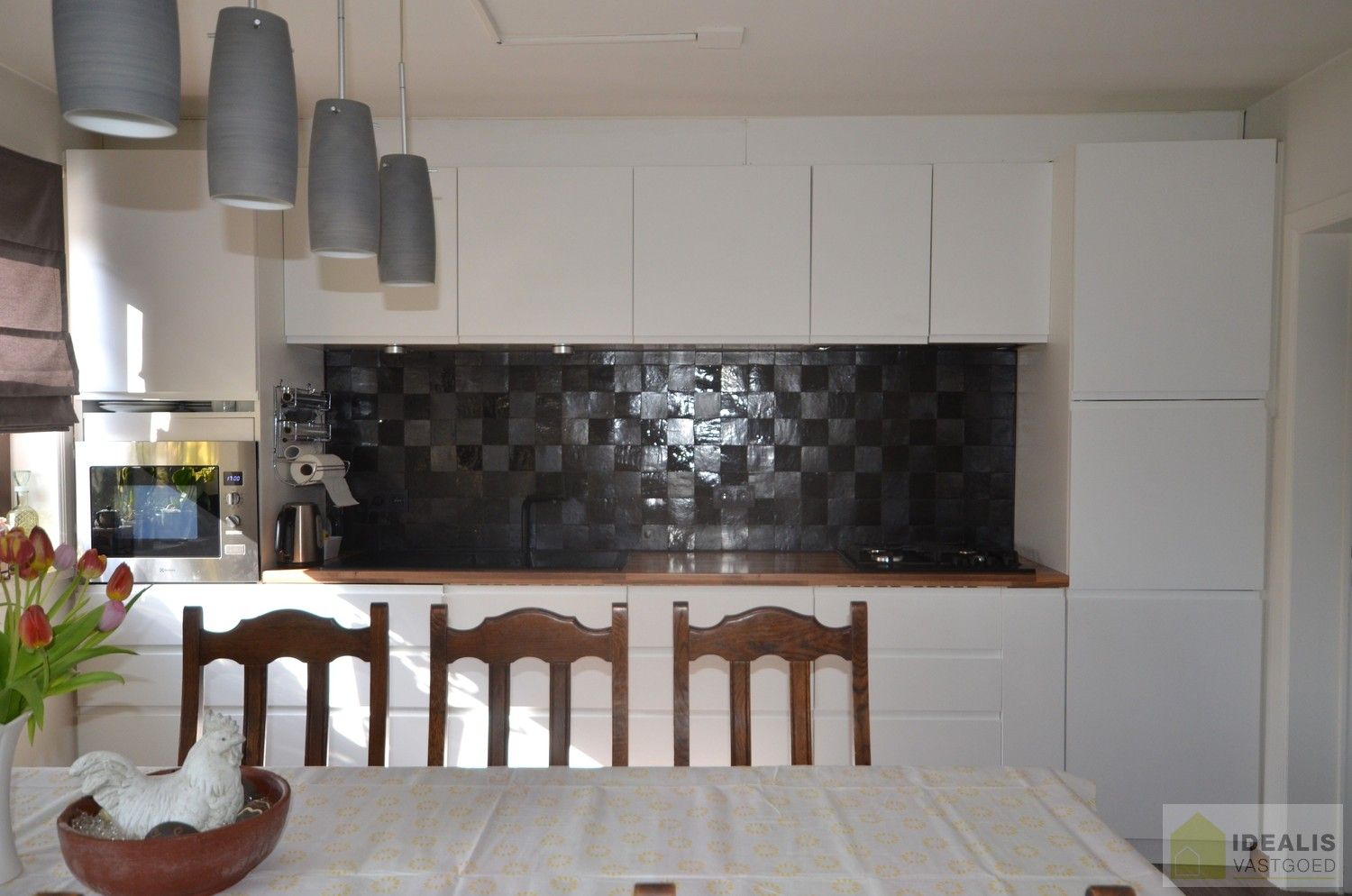 CENTRAAL GELEGEN OPBRENGSTEIGENDOM MET 3 APPARTEMENTEN IN HET CENTRUM VAN LOMMEL OP RUIM PERCEEL VAN 9A 35CA! foto 3