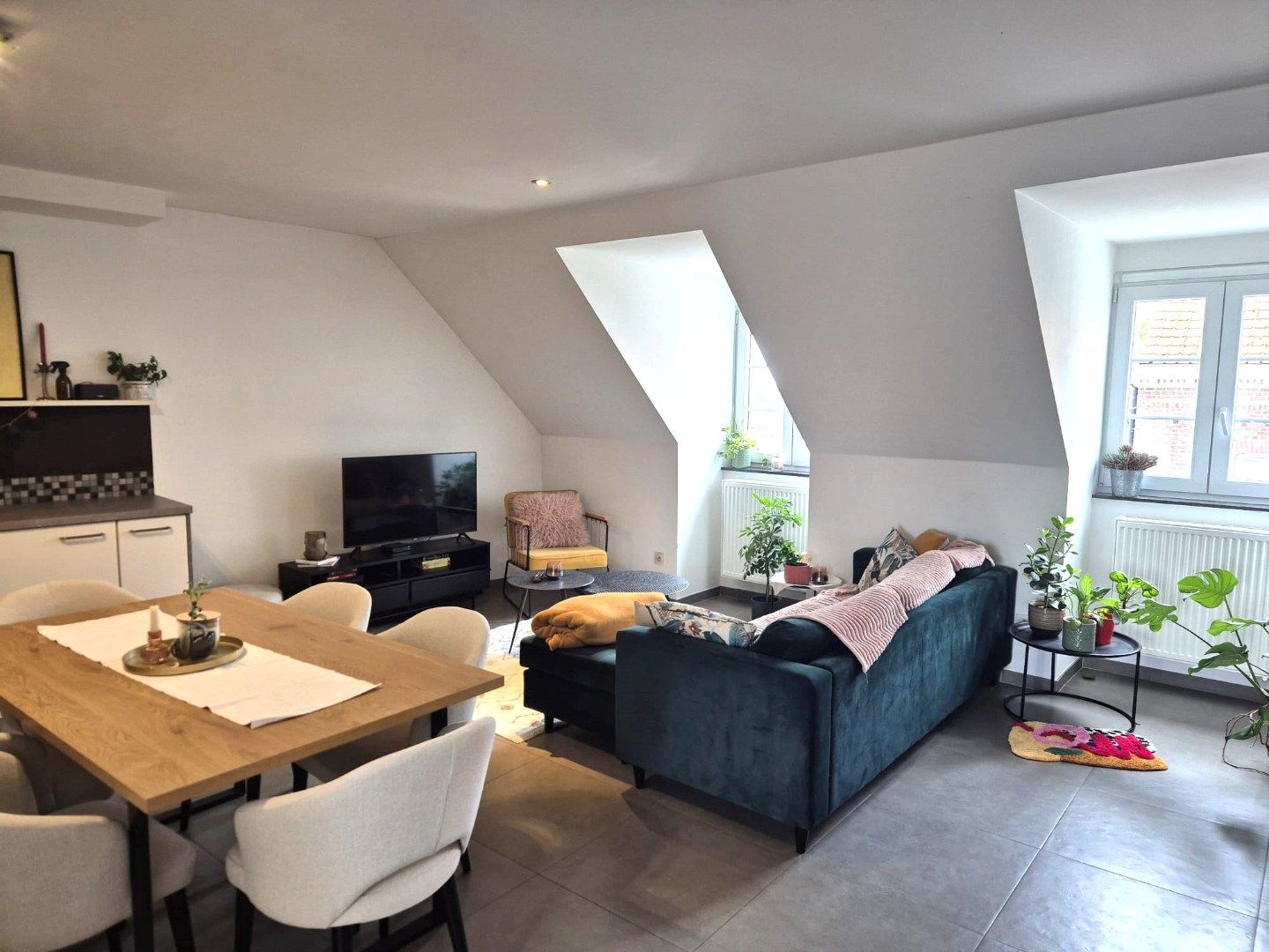 Instapklaar recent appartement in centrum Vinkt! foto 2