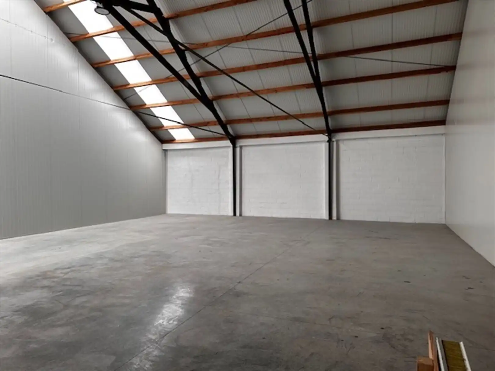 Loods voor opslag foto {{pictureIndex}}