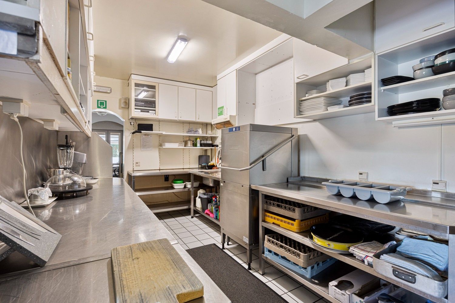 Bedrijfspand met woonst op perceel met commerciële mogelijkheden (ca. 38a) foto 28