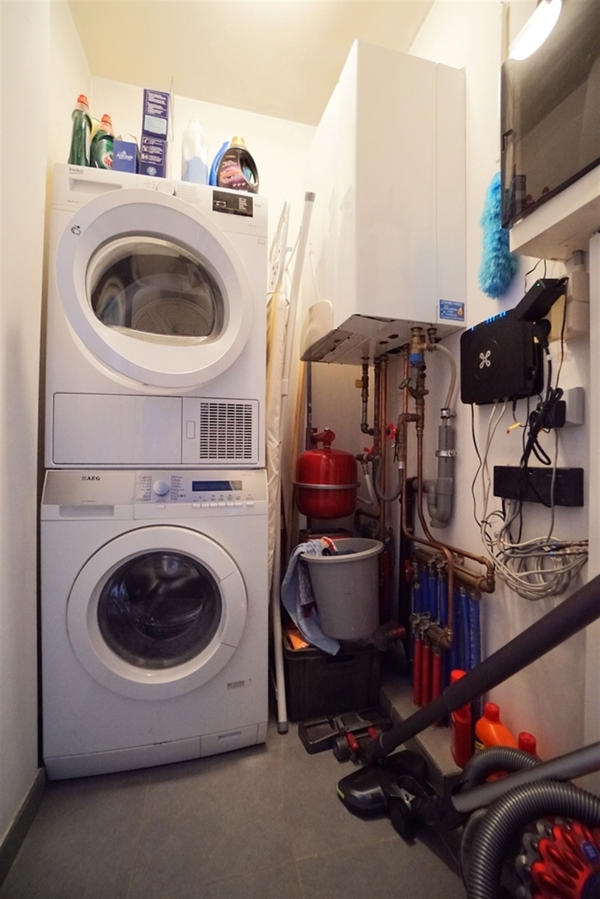 2 slaapkamer-appartement met terras en garage, gelegen in het centrum van Oosteeklo foto 10