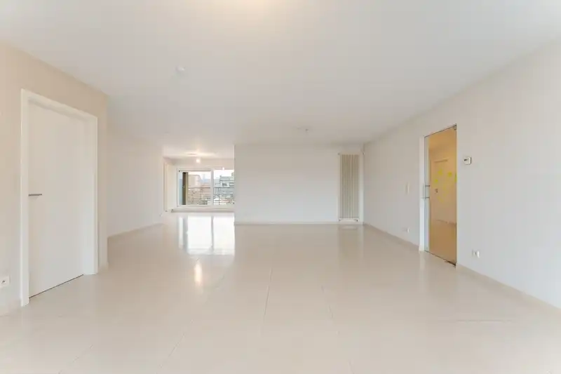 Centrum Roeselare - Ruim Instapklaar energiezuinig App met 3 slpk en garage foto 3