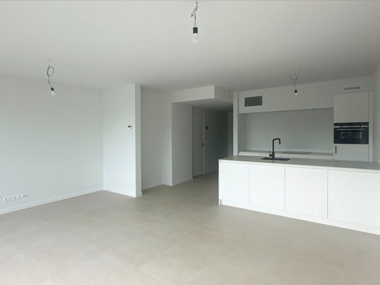 Modern appartement met 2 slaapkamers, groot terras & autostaanplaats in Lint! foto {{pictureIndex}}