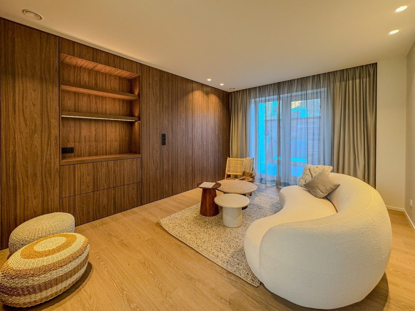 Ruim appartement met 2 slaapkamers en terras in het centrum. foto 2