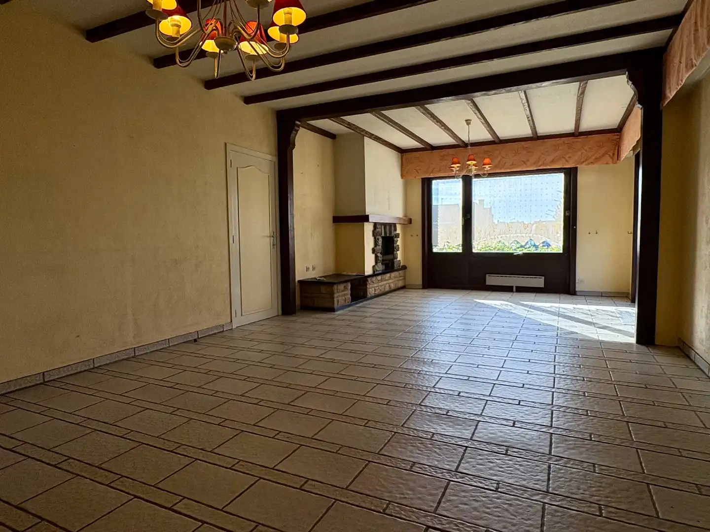 Ruime alleenstaande woning te koop met veel potentieel in Bissegem  foto 3