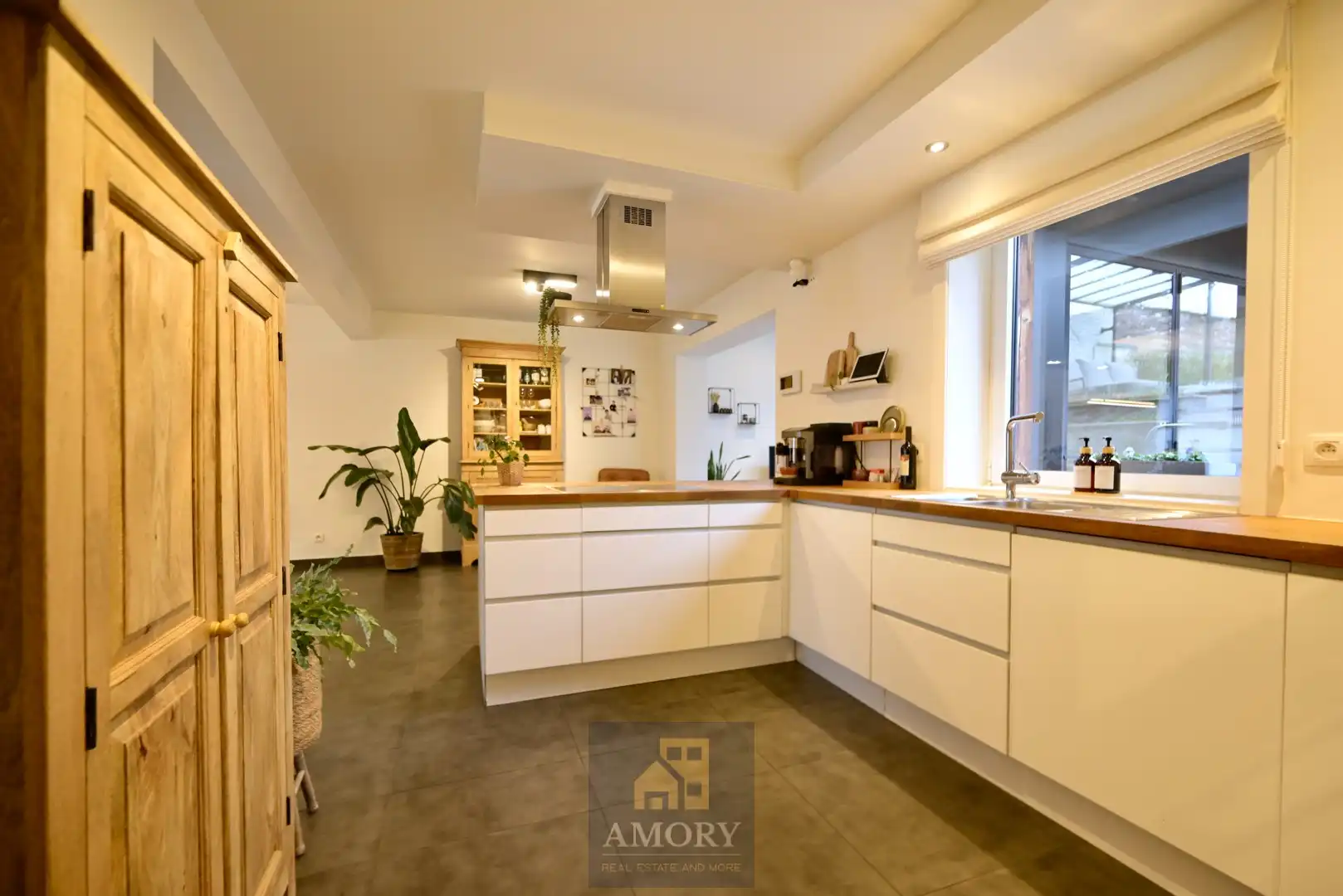 Ruime, gerenoveerde gezinswoning in Gavere foto 3