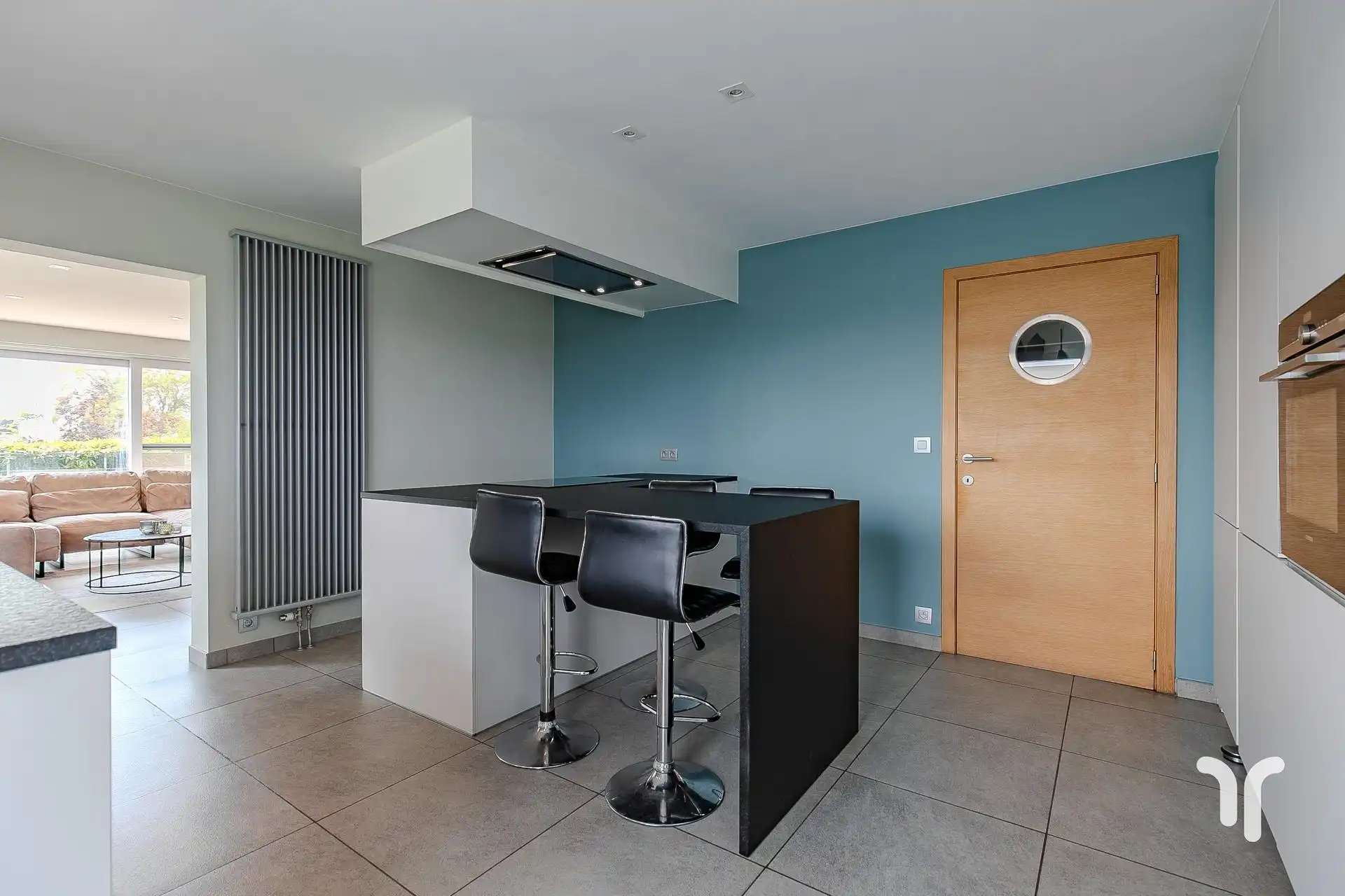 Instapklare, open bebouwing met 4 slaapkamers en prachtig open uitzicht, gelegen op een invalsweg. foto 9