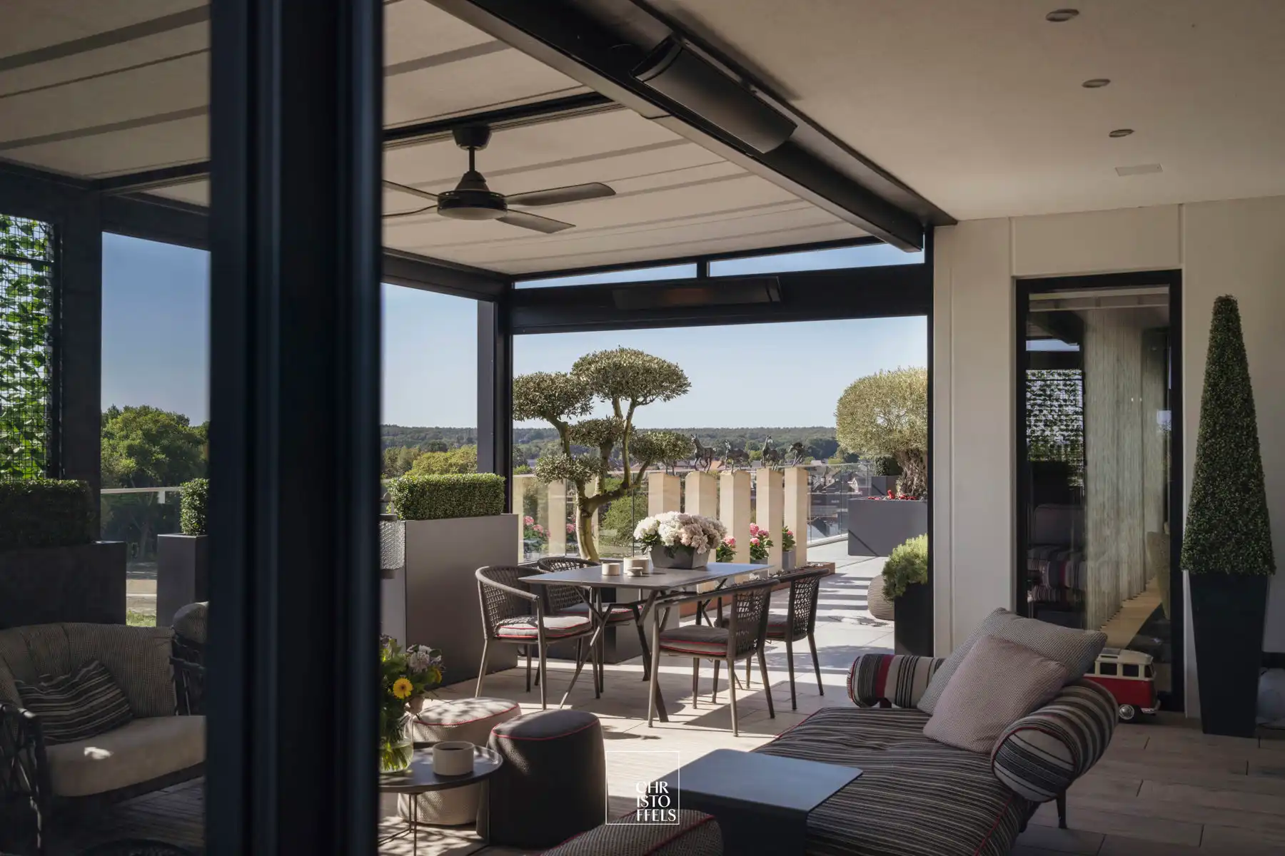 The Penthouse 250 m² ultra high-end woonruimte  89 m² terras met plunge pool foto 25