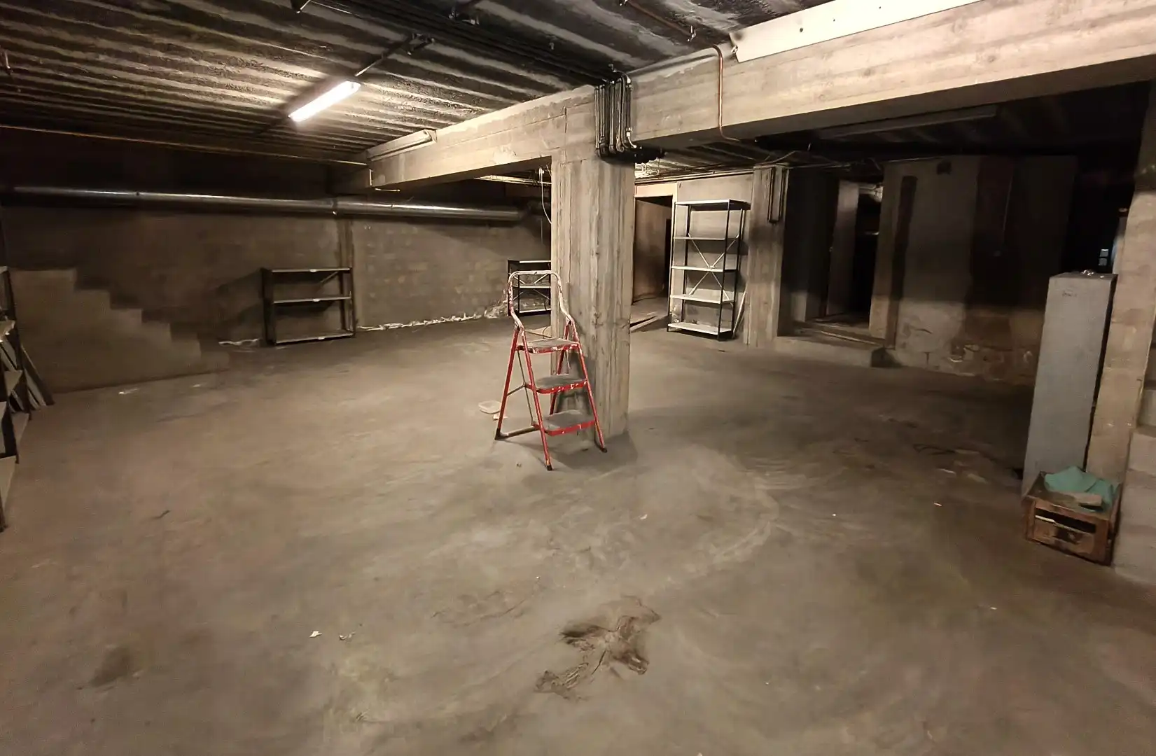 UITSTEKEND GELEGEN HANDELSPAND - MODERN INGERICHT EN INSTAPKLAAR foto 7