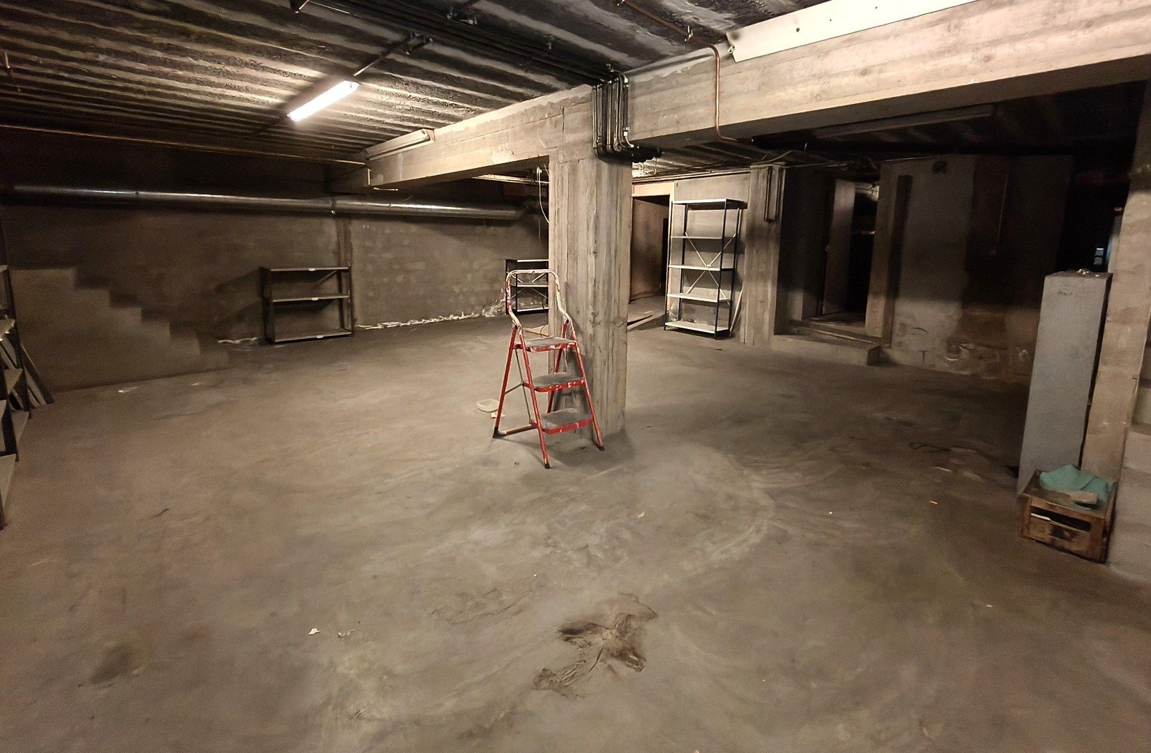 UITSTEKEND GELEGEN HANDELSPAND - MODERN INGERICHT EN INSTAPKLAAR foto 7