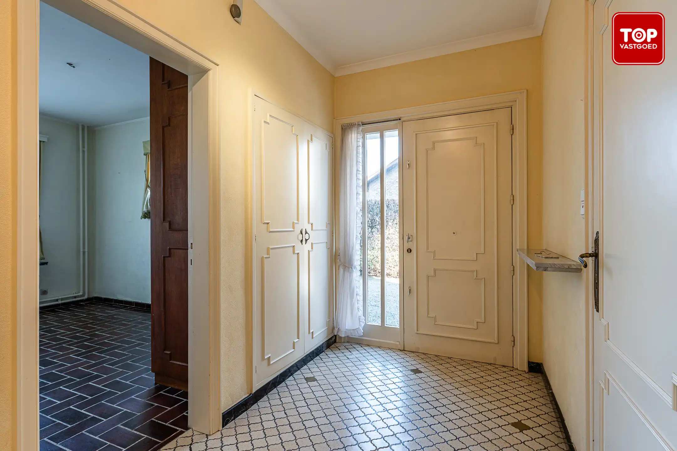 Ruime woning met uitzonderlijk potentieel op rustig gelegen perceel foto 2