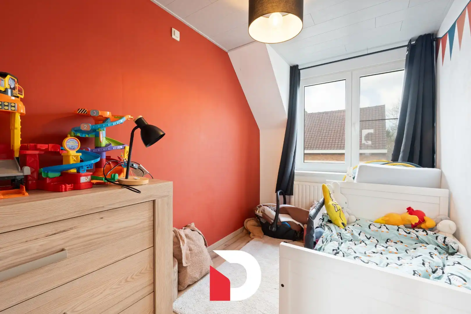 Instapklare gezinswoning met 3slk. en inpandige garage vlakbij Centrum Brugge. foto 13