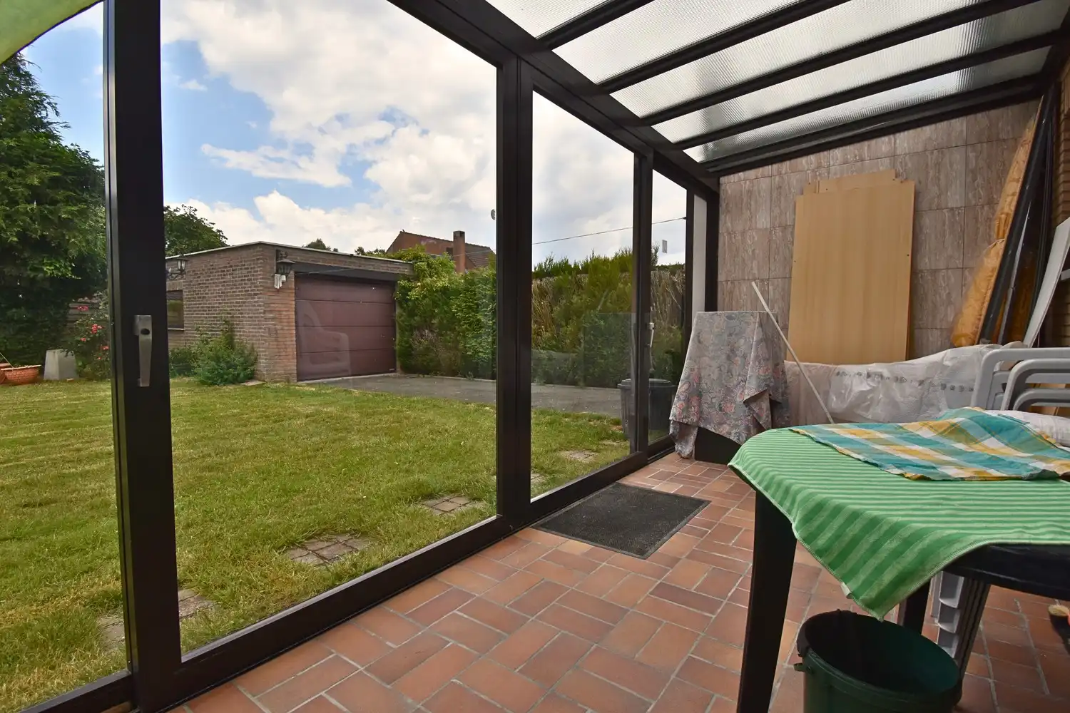 Te huur – Charmante bungalow met 2 slaapkamers, garage en tuin in rustige woonwijk te Sint-Pieters-Leeuw foto 10