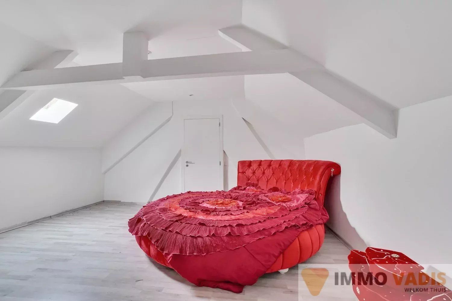 Gerenoveerde gezinswoning met vier slaapkamers foto 15