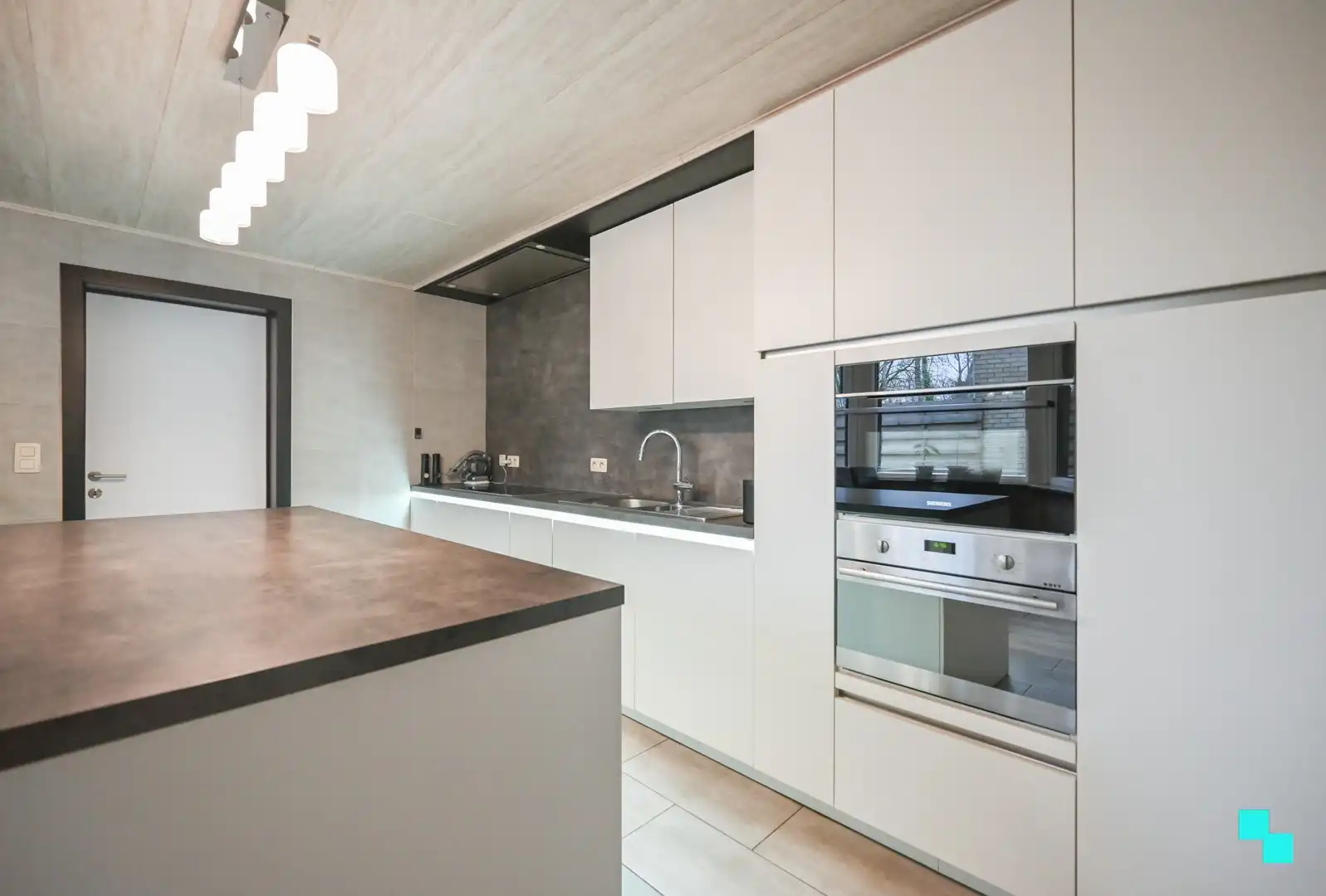 Ruime eengezinswoning met inpandige garage nabij het centrum van Kuurne! foto 7