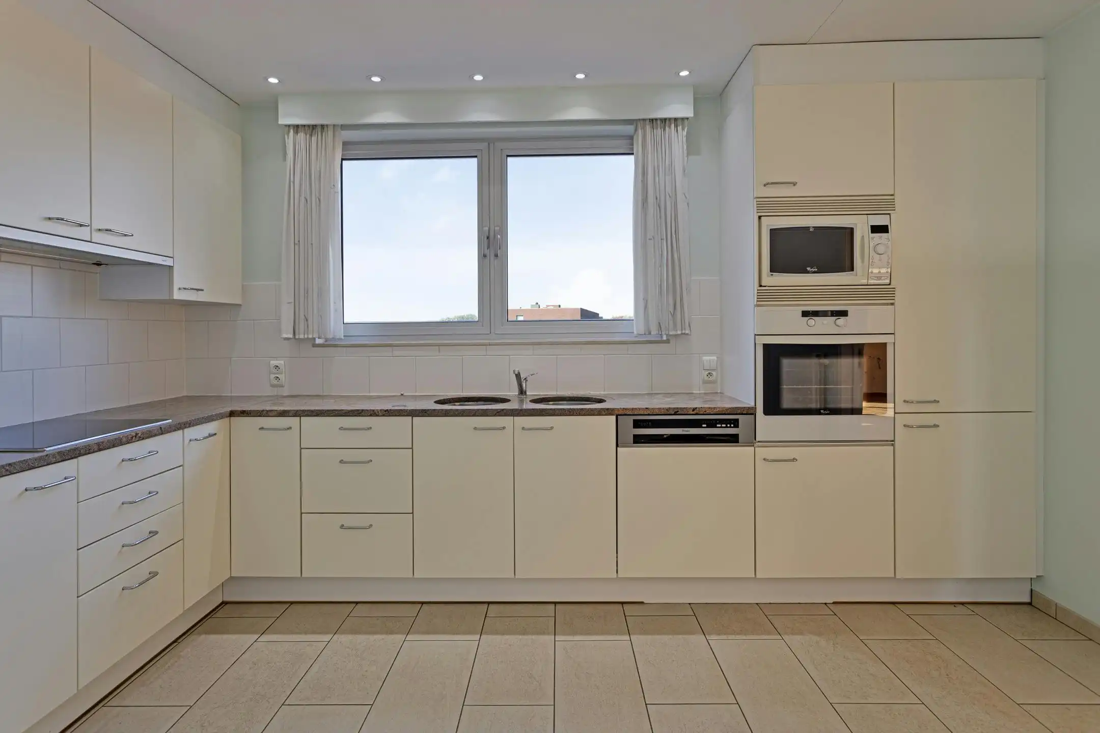 Zeer ruim dakappartement van 279 m² te koop in Roeselare foto 12