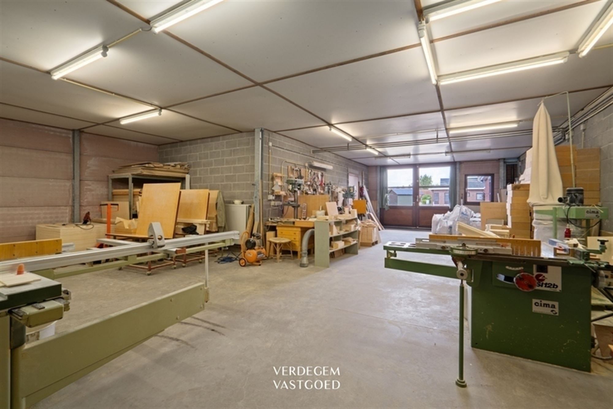 Te renoveren bungalow met magazijn op terrein van 1.826m² foto 27