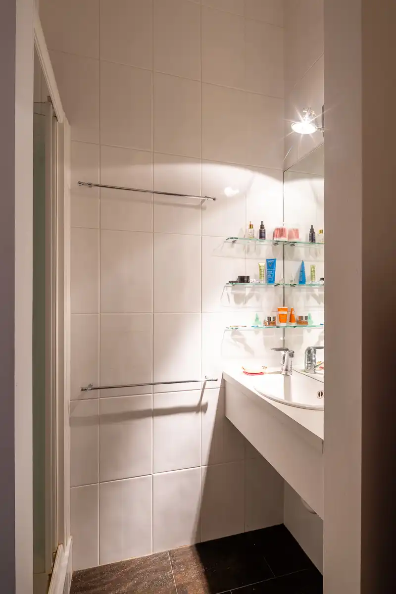 Ruim, lichtrijk appartement met tuin. Rustige locatie foto 14