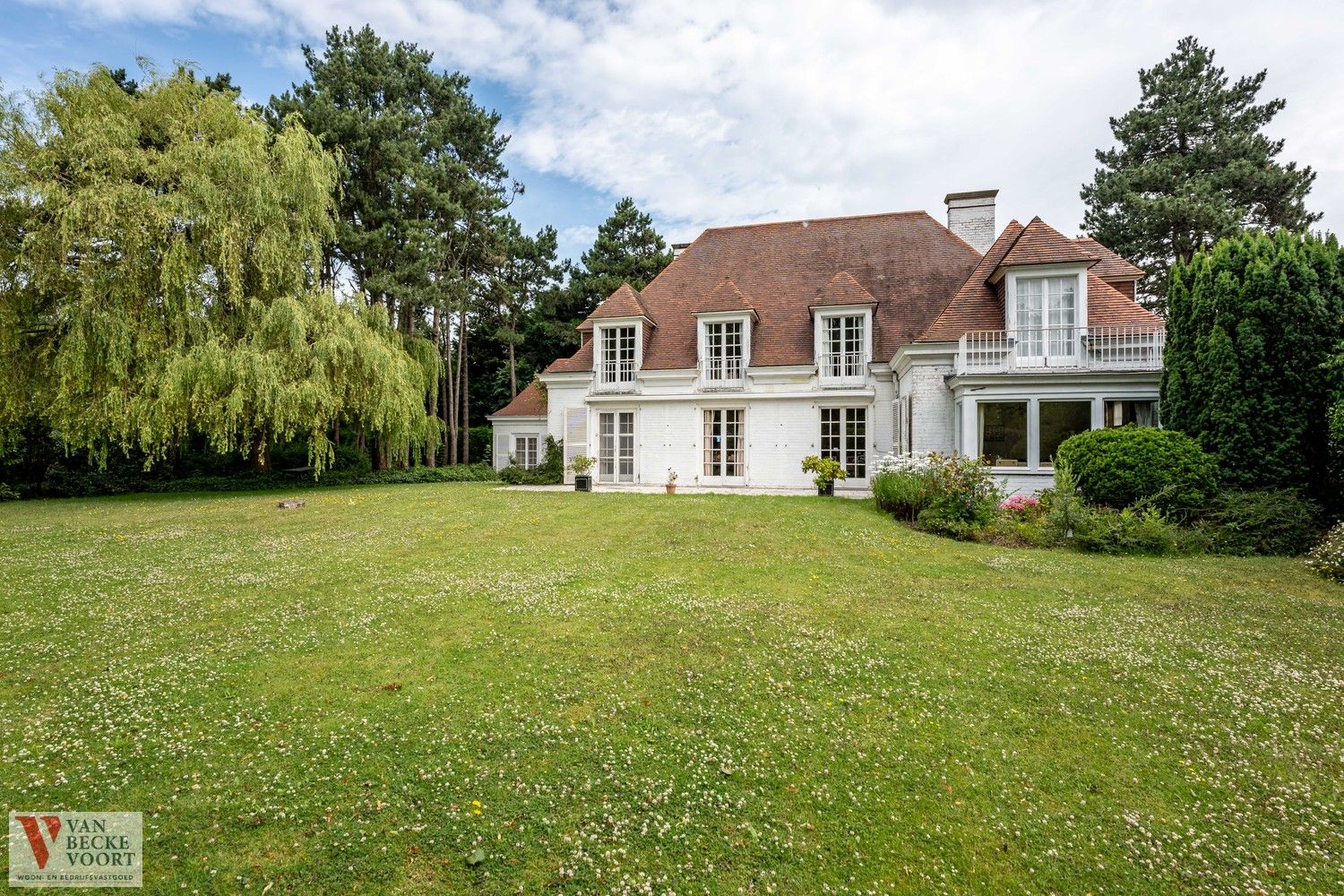 Karaktervolle landhuis op een prachtig domein van 2.030m² foto 11