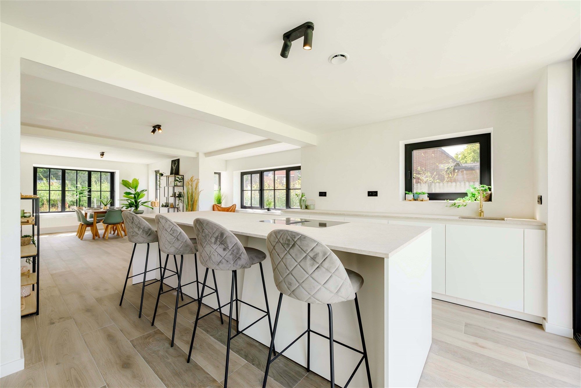 Vrijstaande woning met 3 slaapkamers, garage en tuin foto 7