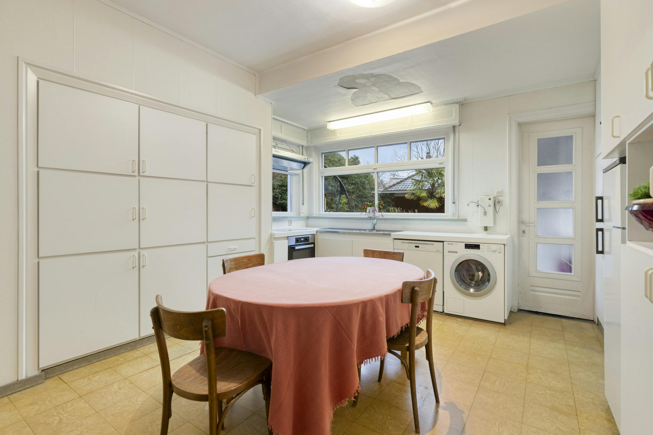 Riante villa met praktijkruimte foto 5