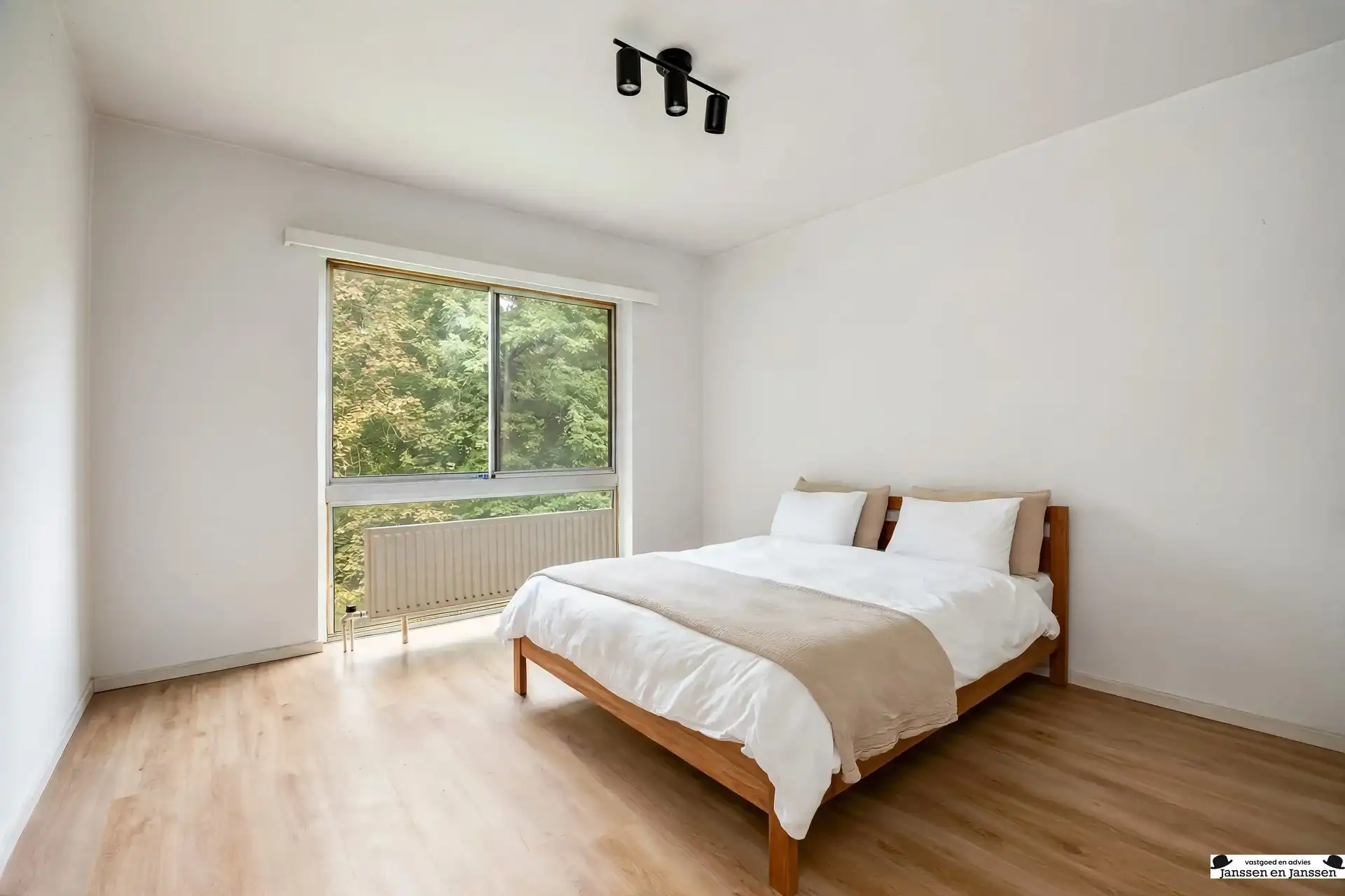 Te renoveren twee slaapkamer appartement! foto 10