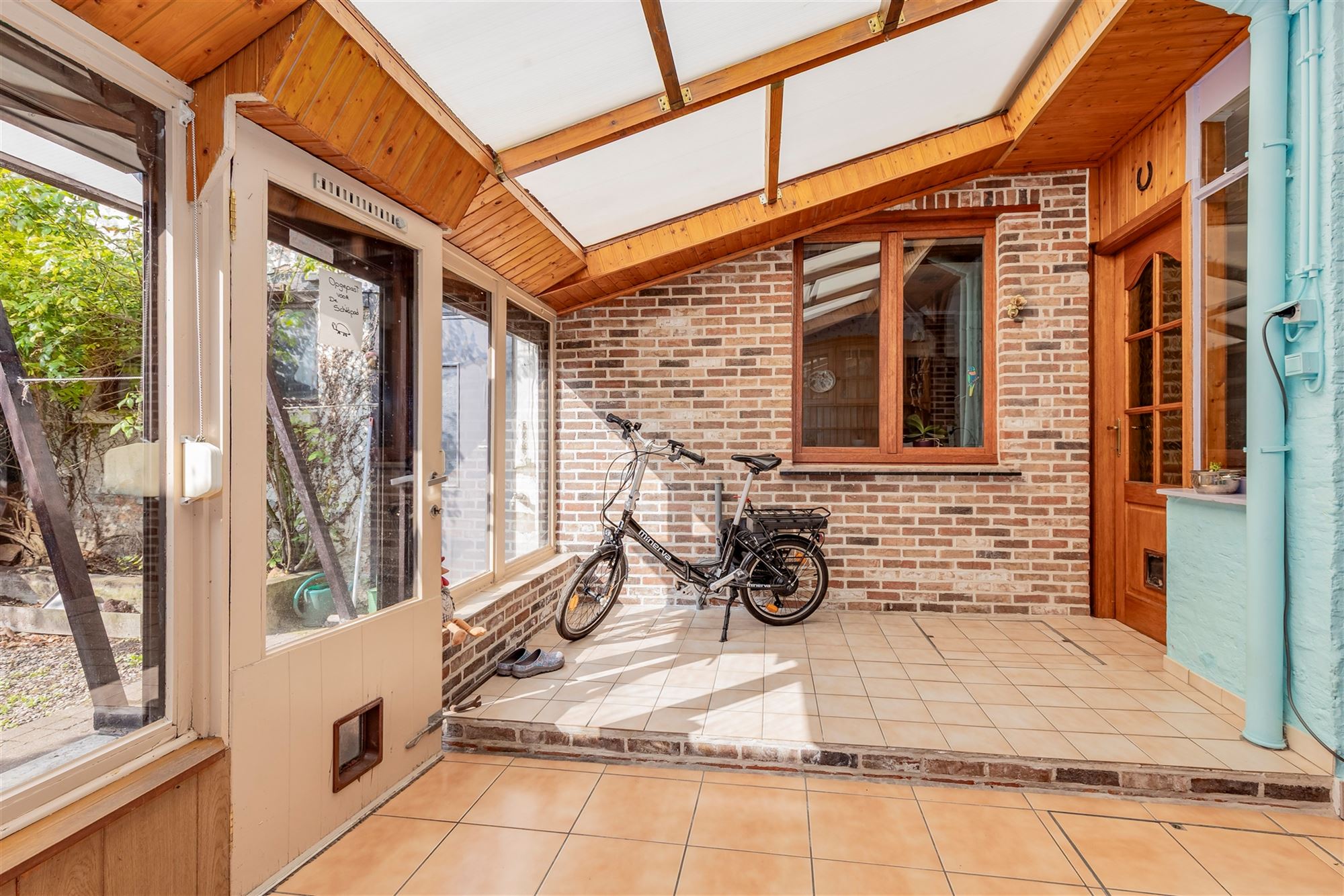 Ruim te renoveren huis met tuin en garage foto 8