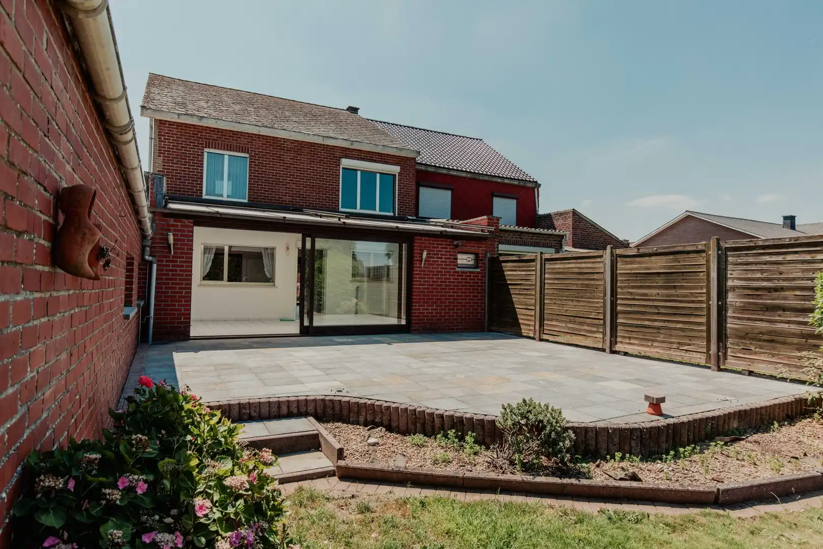 Ruime gezinswoning met grote tuin foto 26