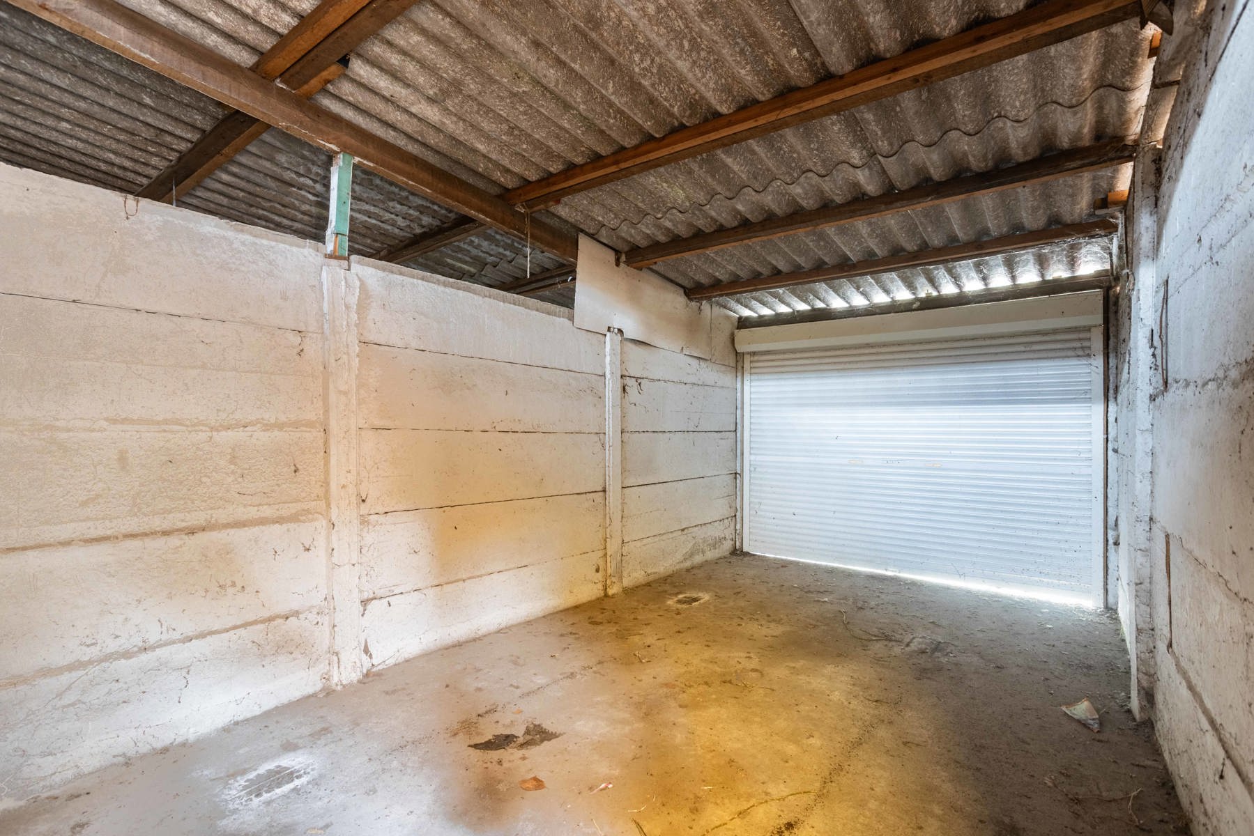TE RENOVEREN RIJWONING MET TUIN EN GARAGEBOXEN foto 24