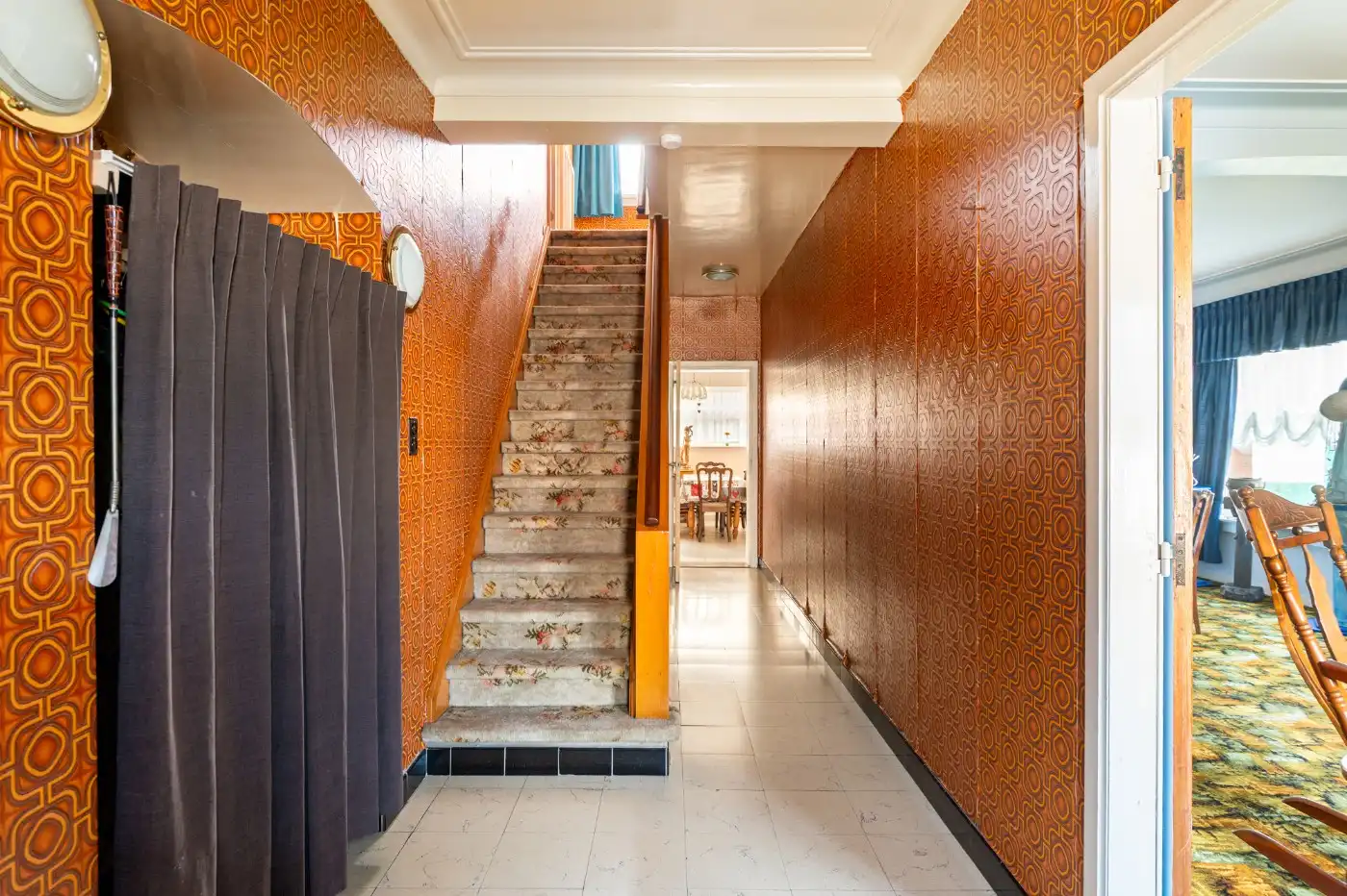 Vrijstaande, te renoveren woning met 3 à 4 slpk., garage en zuid-tuin foto 2