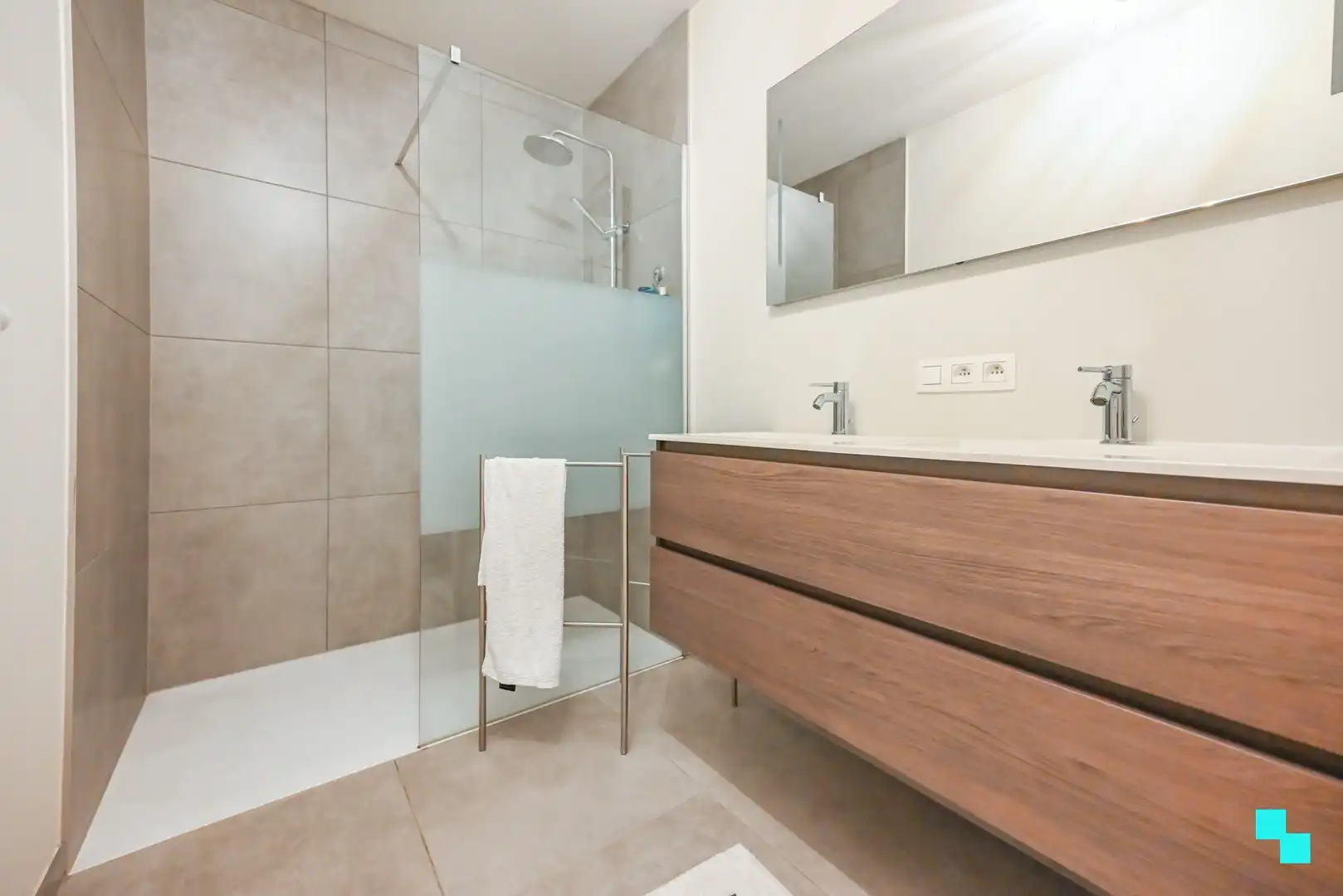 Nieuwbouw tweeslaapkamerappartement met garagebox in centrum Lendelede foto 17