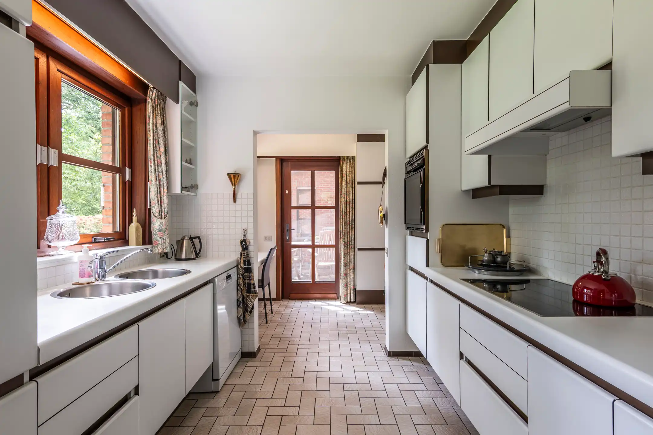 Ruime gezinswoning op prachtig perceel van ca. 1.972 m² foto 11