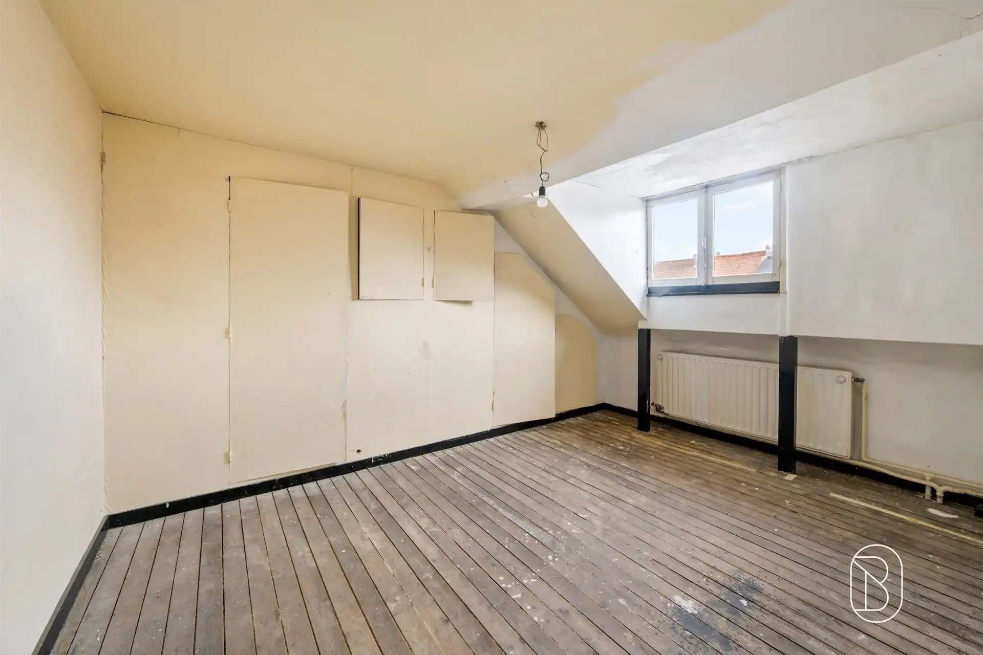 Te renoveren woning met veel potentieel!  foto 10