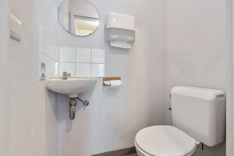 Zeer rustig gelegen gelijkvloers appartement met 3 slaapkamers, tuin en garage foto 8