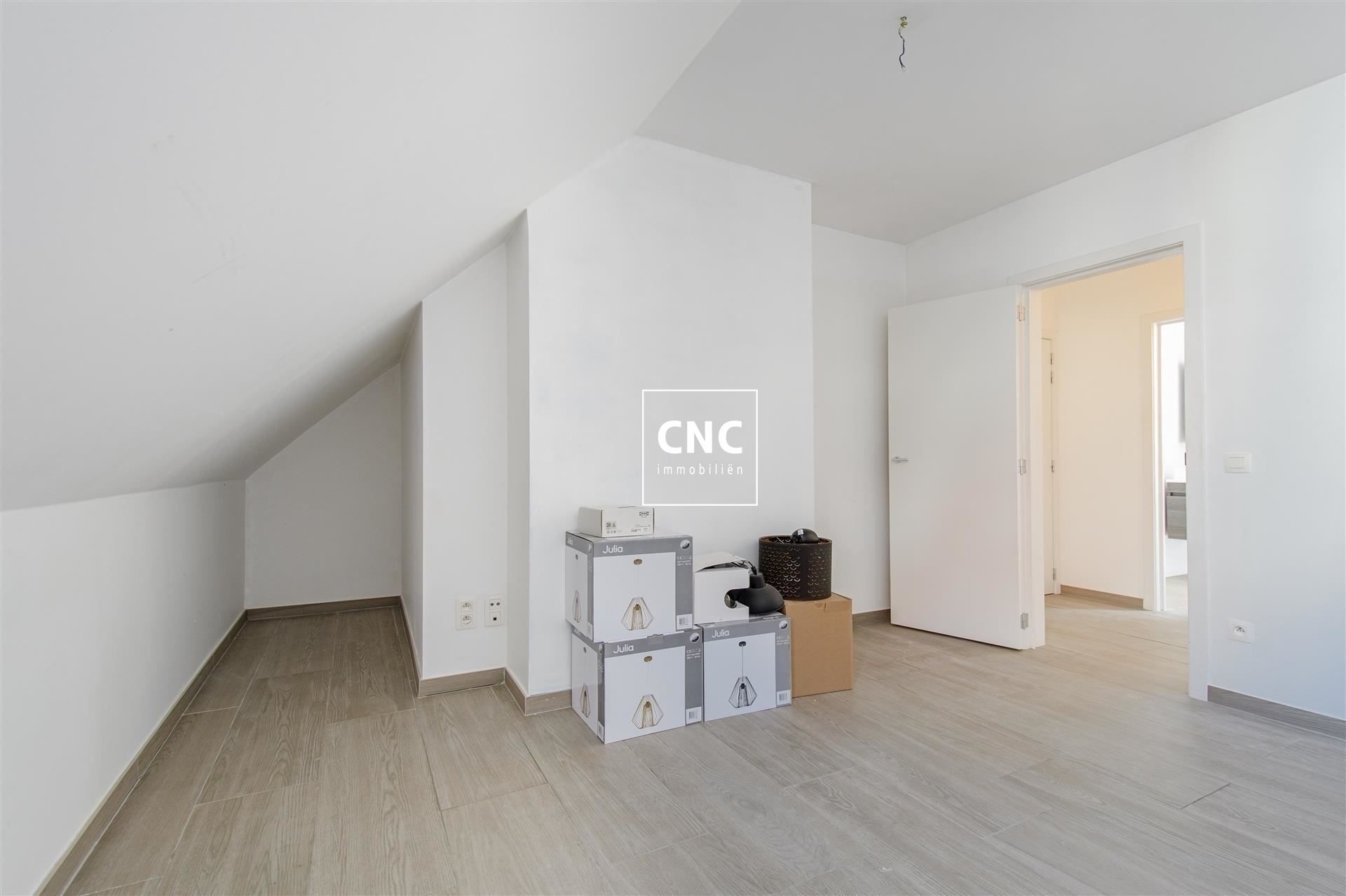 Lichtrijk en prachtig afgewerkt duplex-appartement foto 9