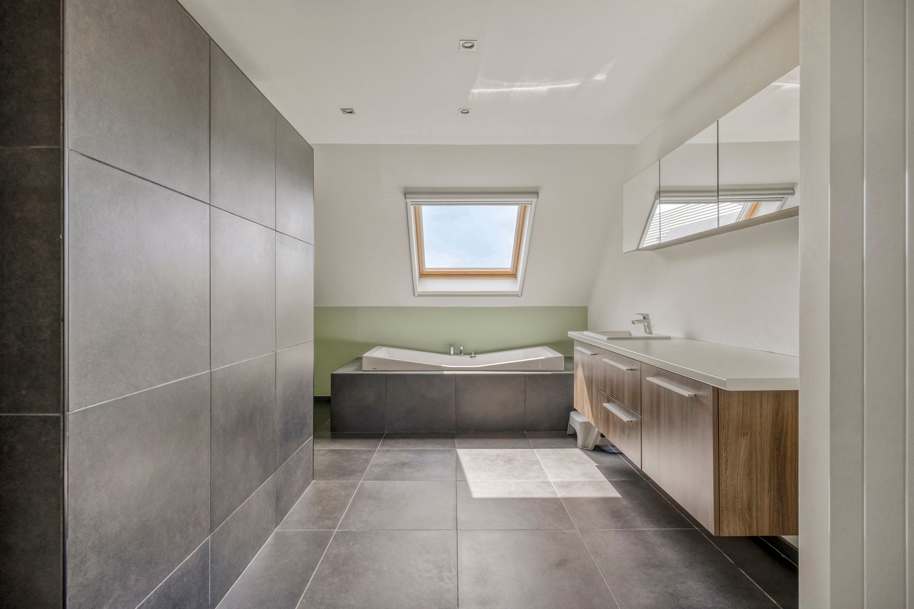 Instapklare HOB met 2 slaapkamers, garage en tuin! foto 18