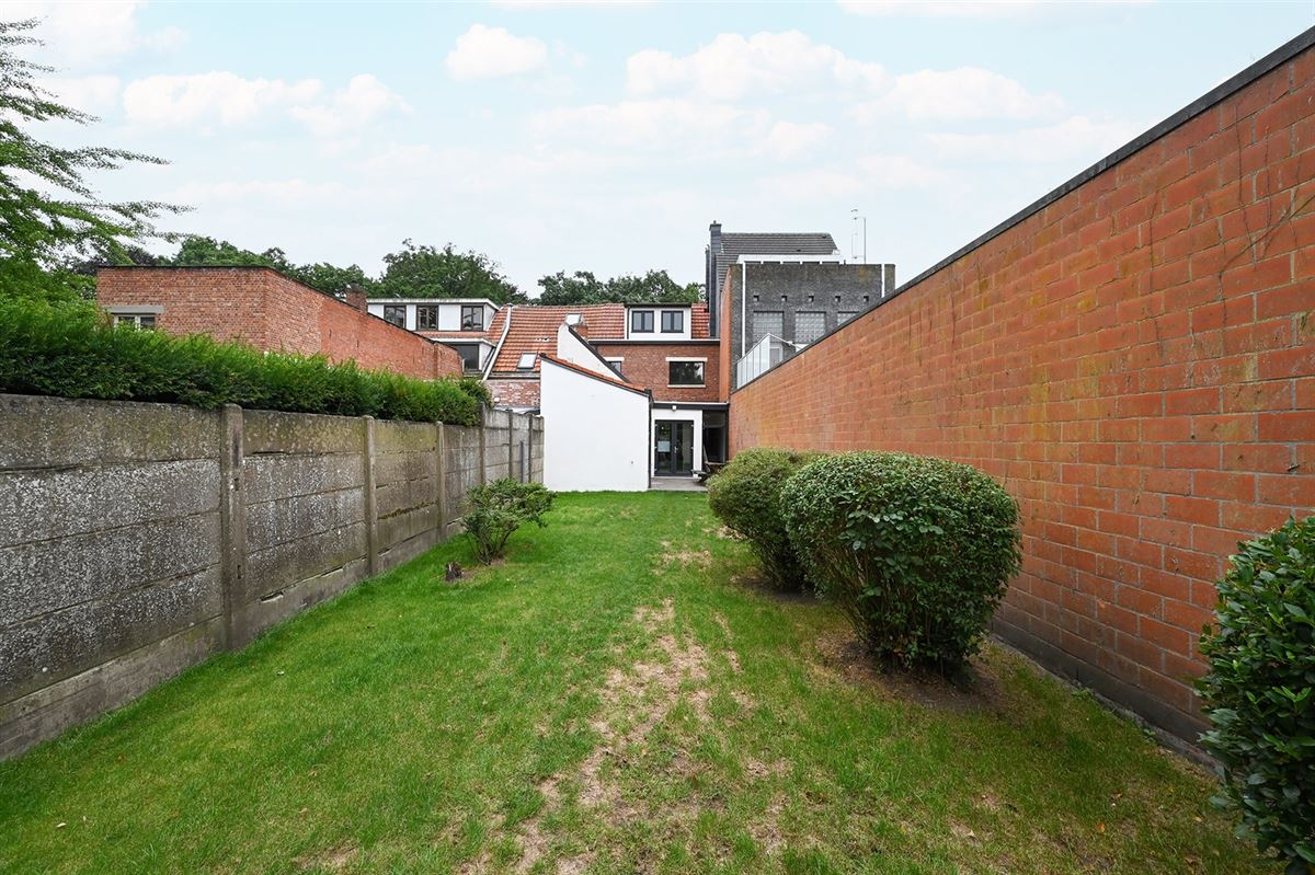 Gerenoveerde woning met leuke authentieke elementen foto 25