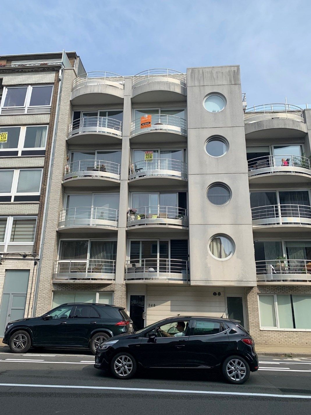 Ongemeubeld appartement met 3 slaapkamers  foto {{pictureIndex}}