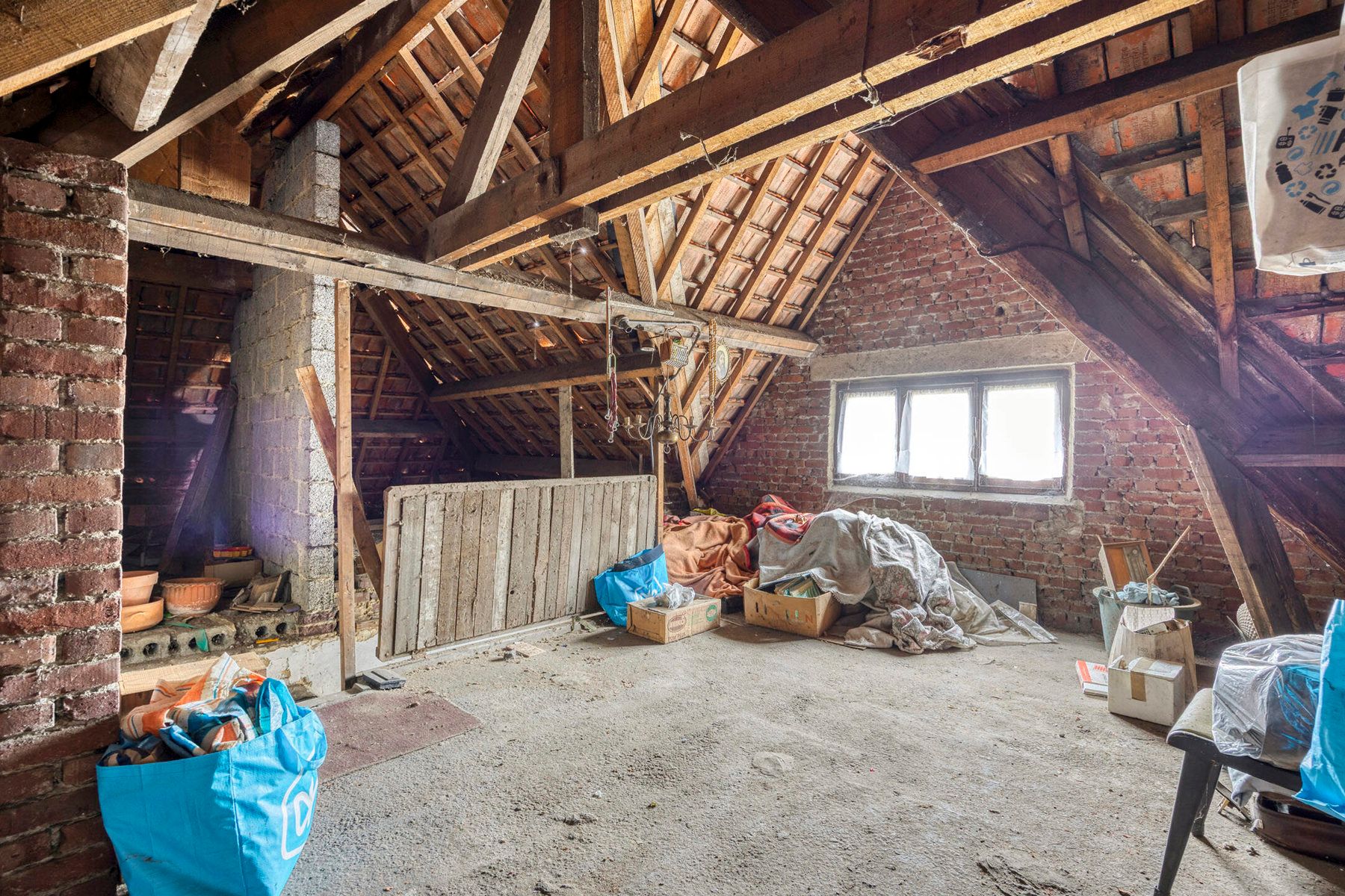 Charmante mijnwerkerswoning met 4 slaapkamers, en 2 badkamers. foto 28